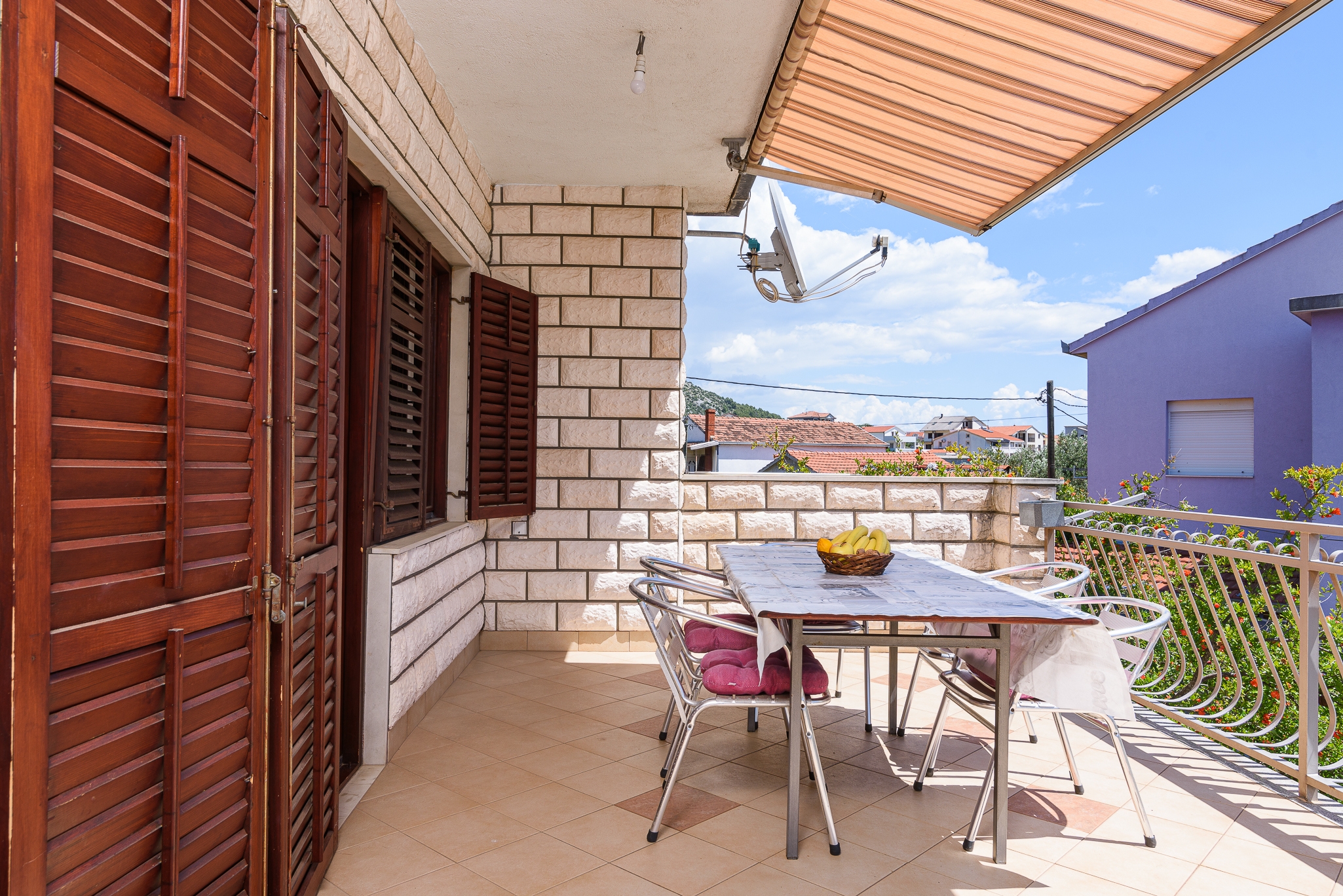 Three bedroom apartment with terrace and sea view Marina, Trogir  A-a