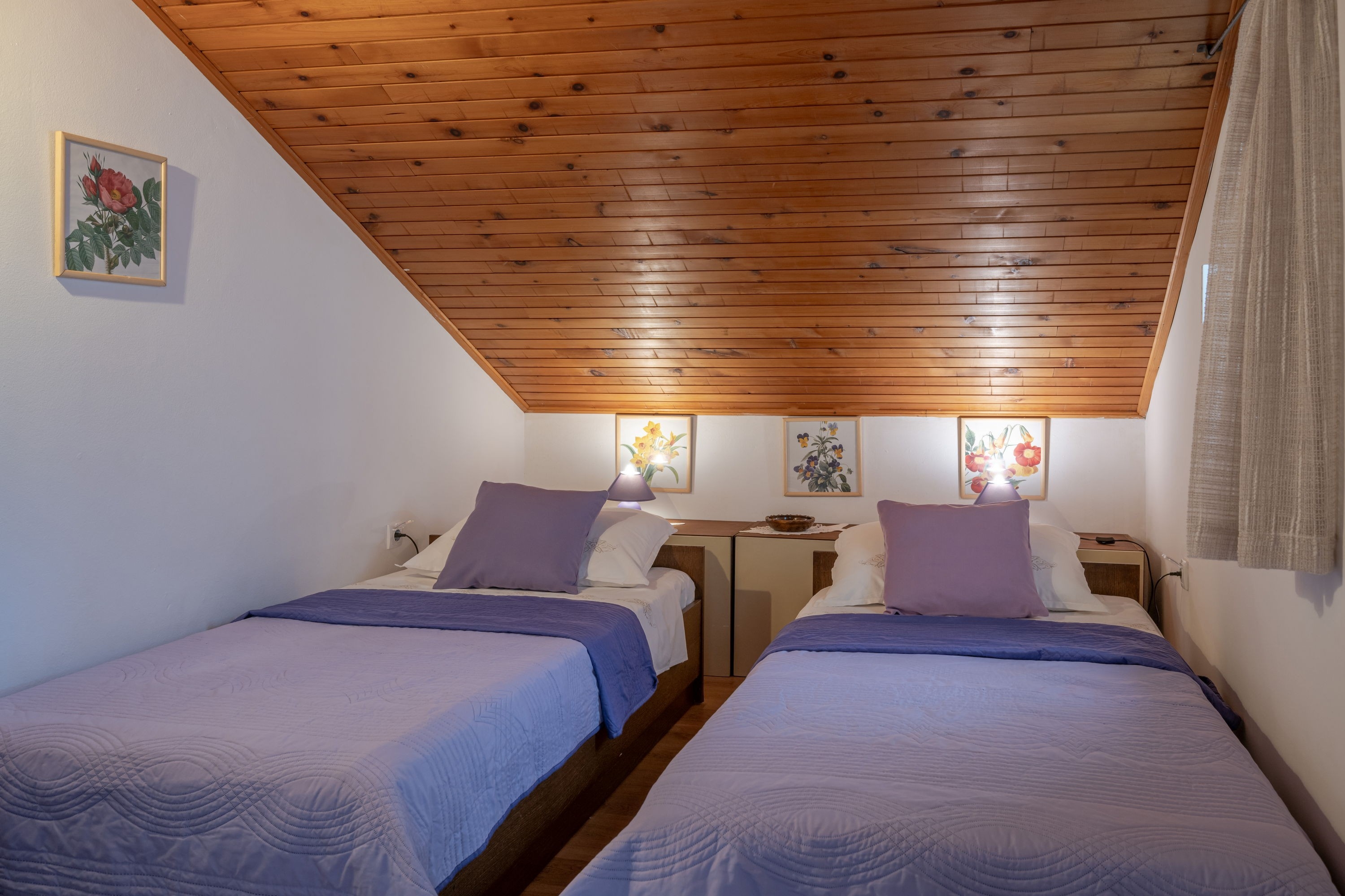 Three bedroom apartment near beach Prižba, Korčula  A-a