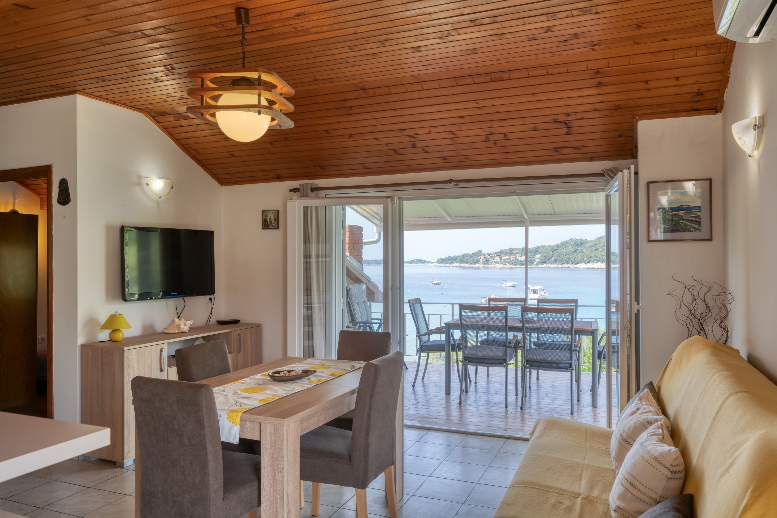 Three bedroom apartment near beach Prižba, Korčula (A-23354-a) Three bedroom apartment near beach Prižba, Korčula (A-23354-a)