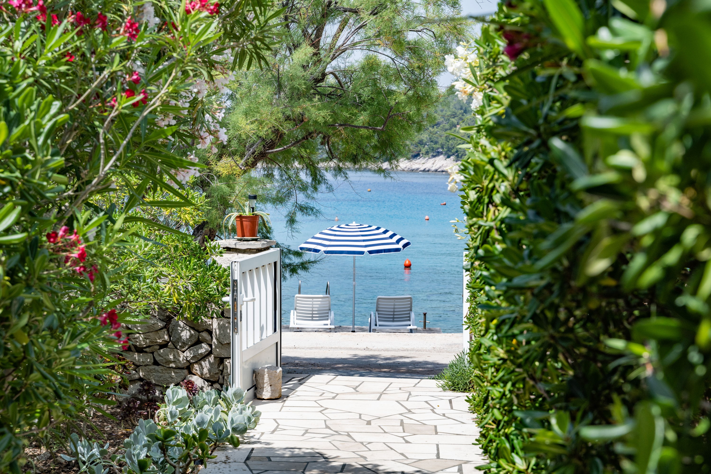 Three bedroom apartment near beach Prižba, Korčula (A-23354-a) Three bedroom apartment near beach Prižba, Korčula (A-23354-a)