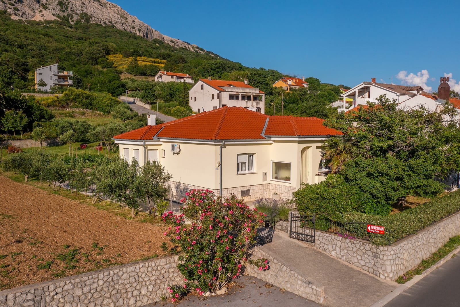 Jednosobni apartman s terasom Jurandvor, Krk  A-a