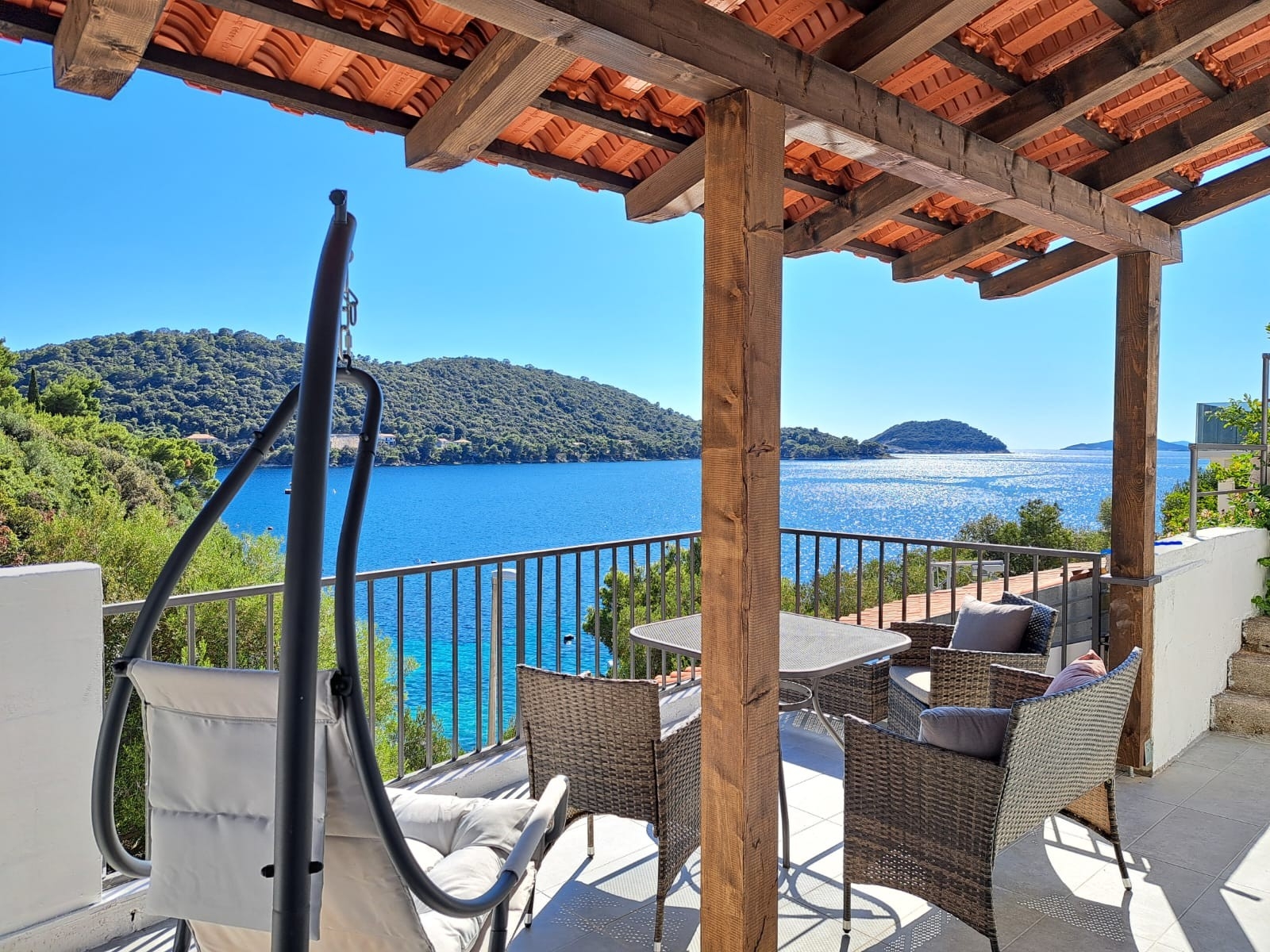 Two bedroom apartment near beach Ubli, Lastovo  A-a