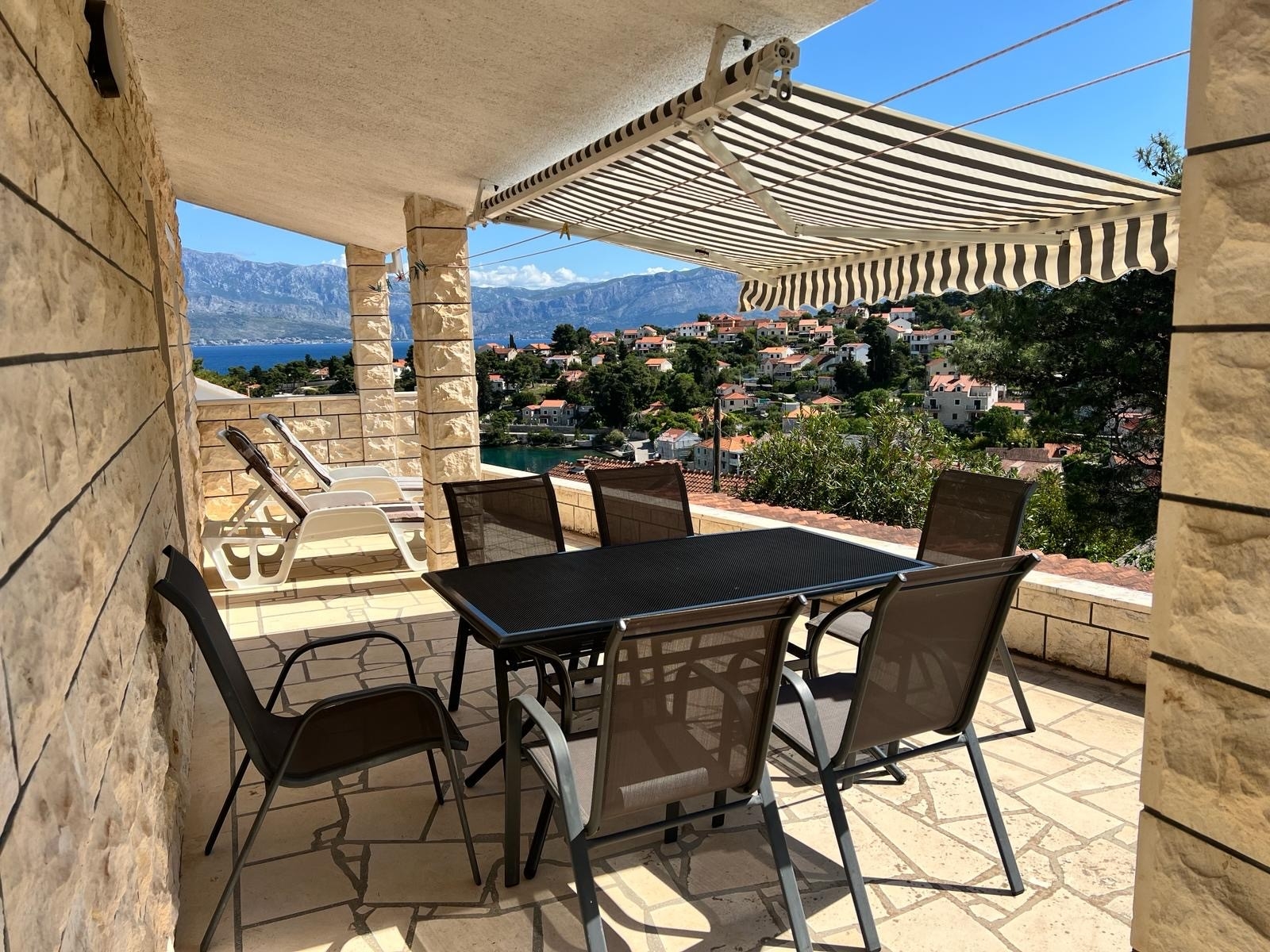 Two bedroom apartment with terrace and sea view Splitska, Brač  A-a