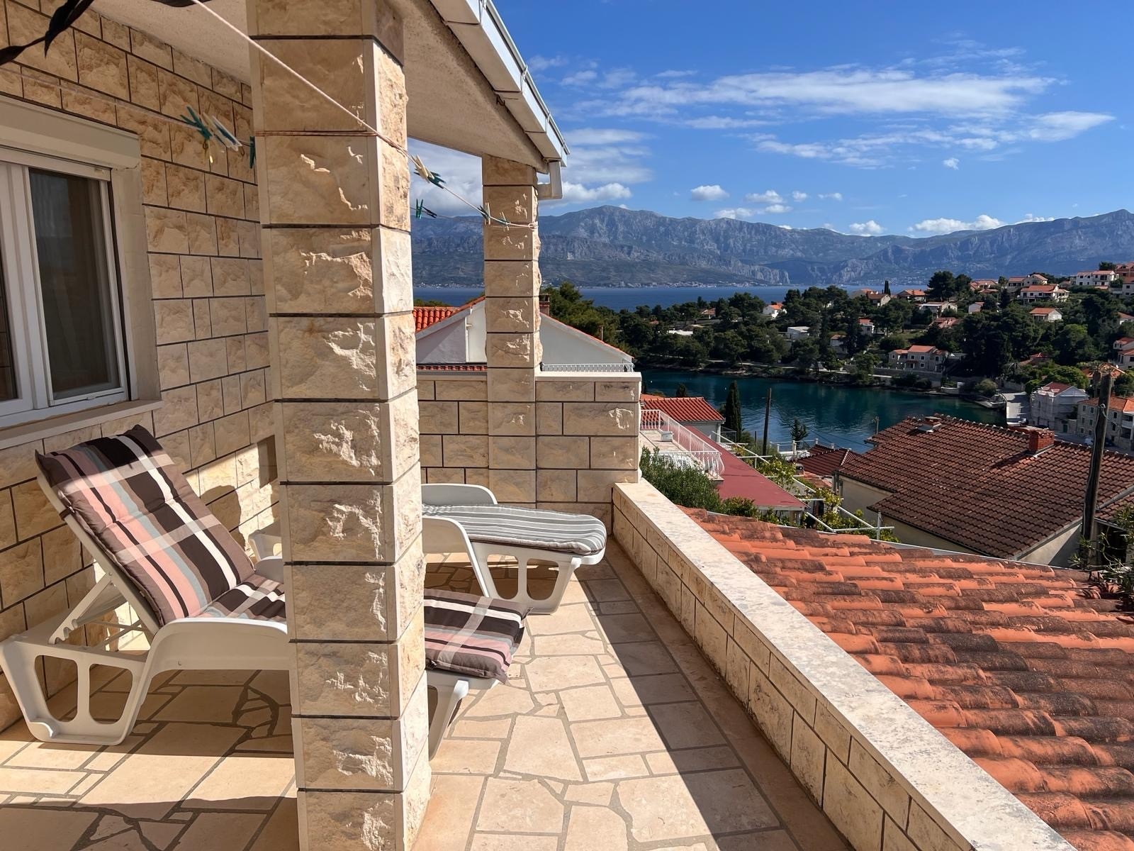 Two bedroom apartment with terrace and sea view Splitska, Brač  A-a