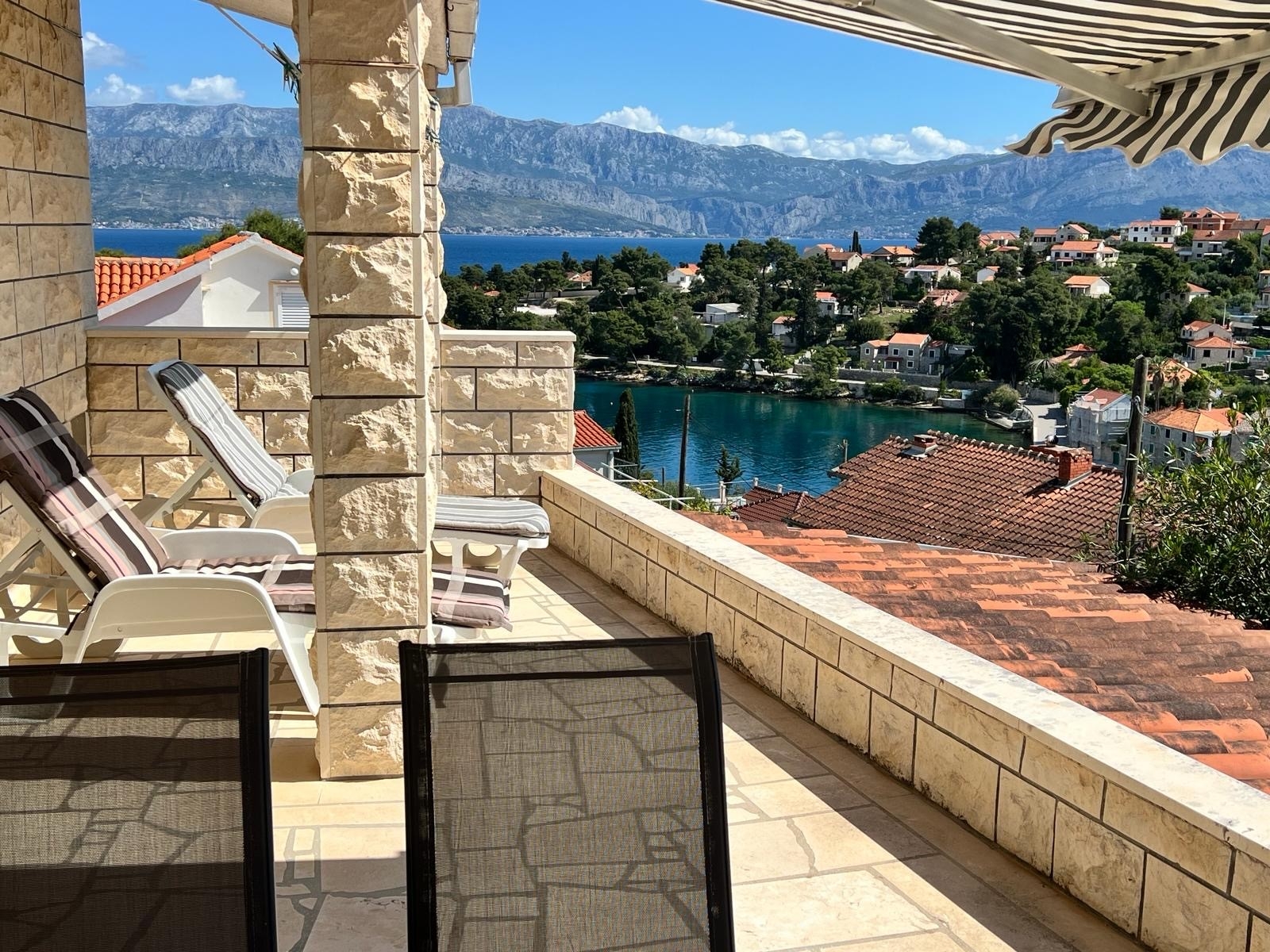 Two bedroom apartment with terrace and sea view Splitska, Brač (A-23366-a)