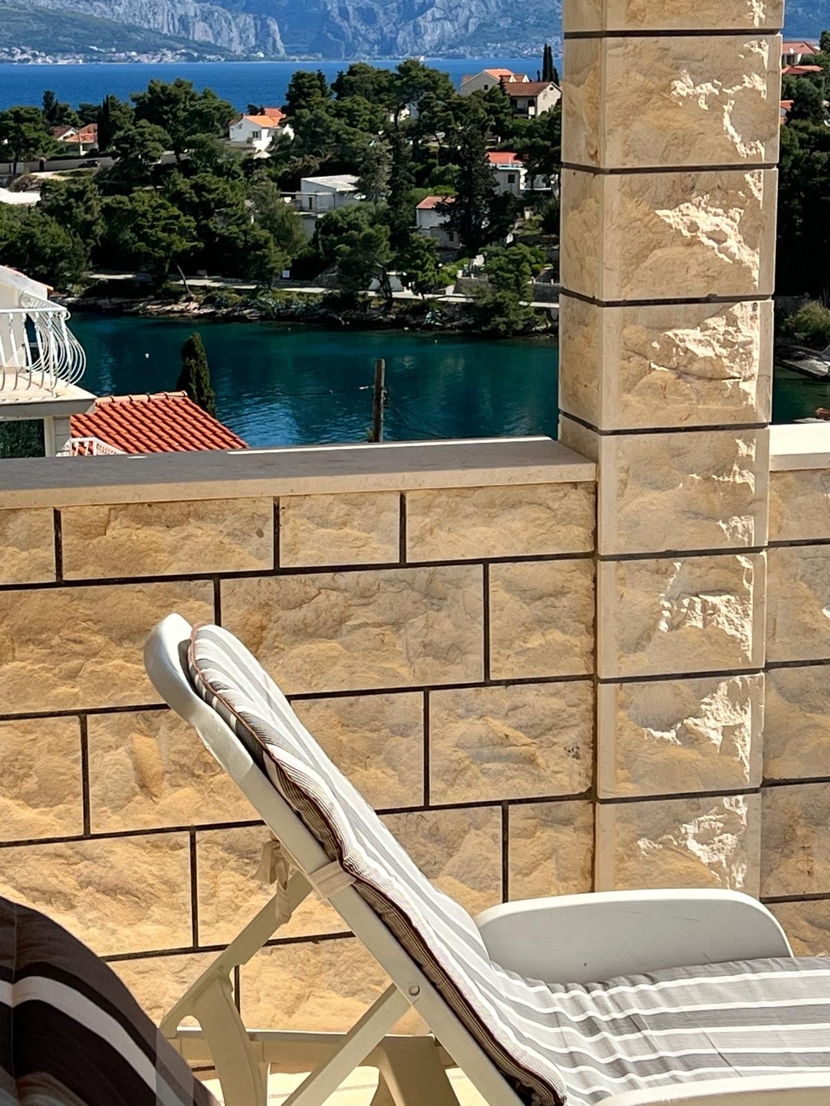 Two bedroom apartment with terrace and sea view Splitska, Brač  A-a