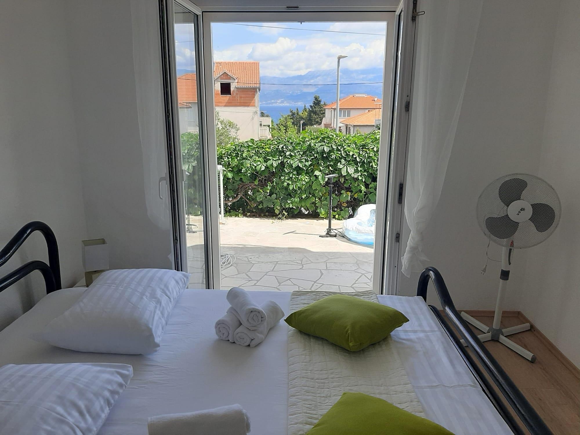 Four bedroom apartment with terrace and sea view Supetar, Brač  A-a