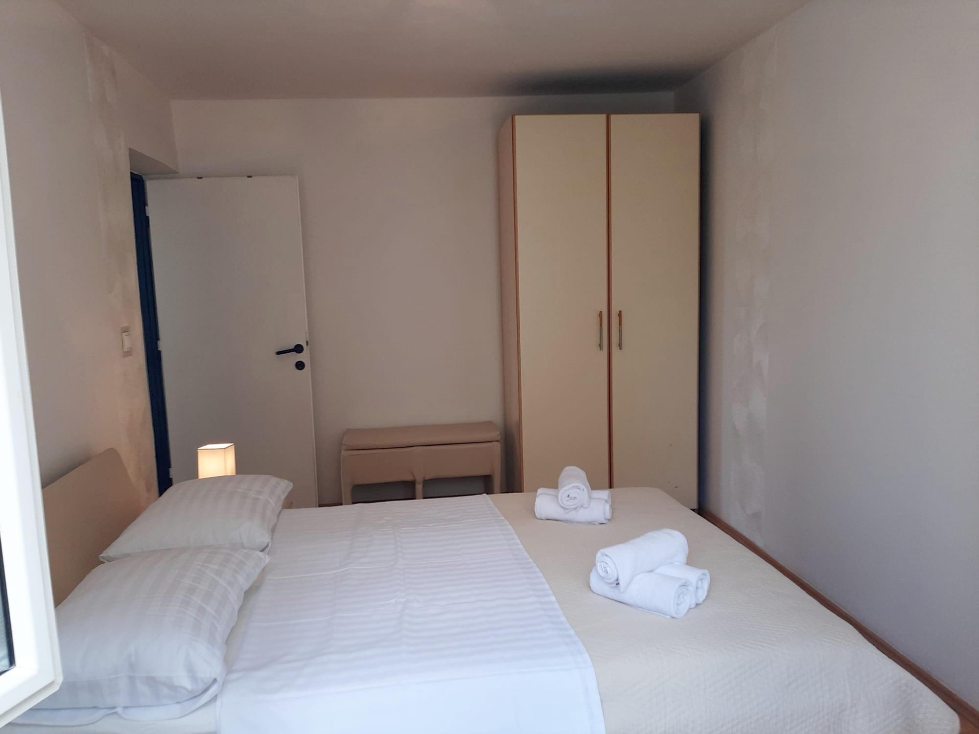 Four bedroom apartment with terrace and sea view Supetar, Brač  A-a