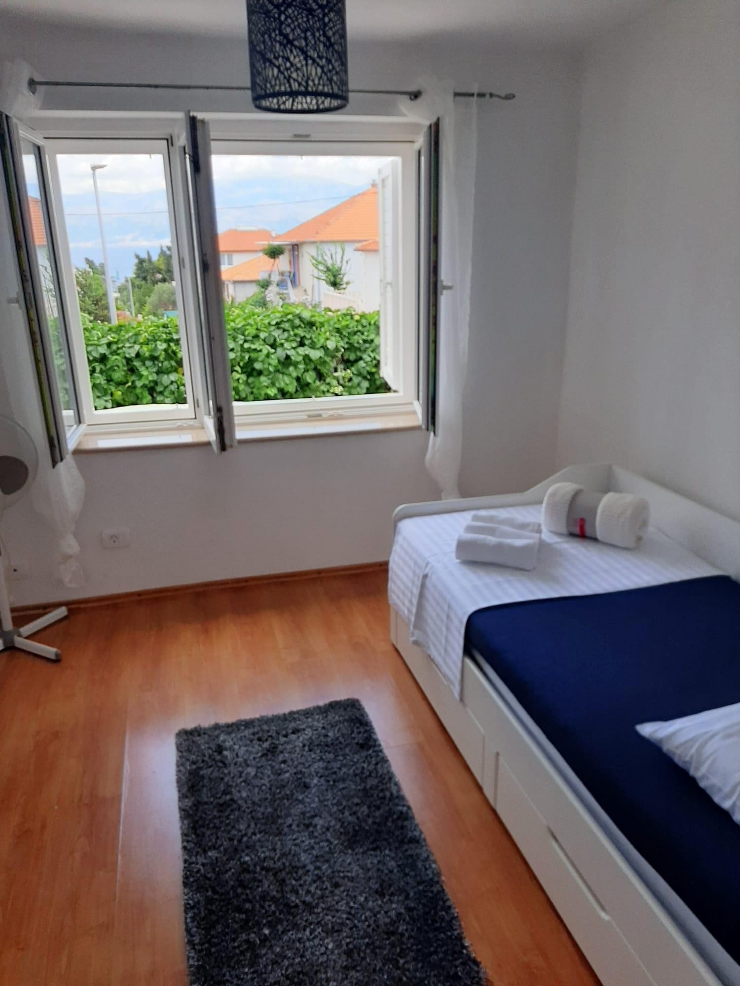 Four bedroom apartment with terrace and sea view Supetar, Brač  A-a