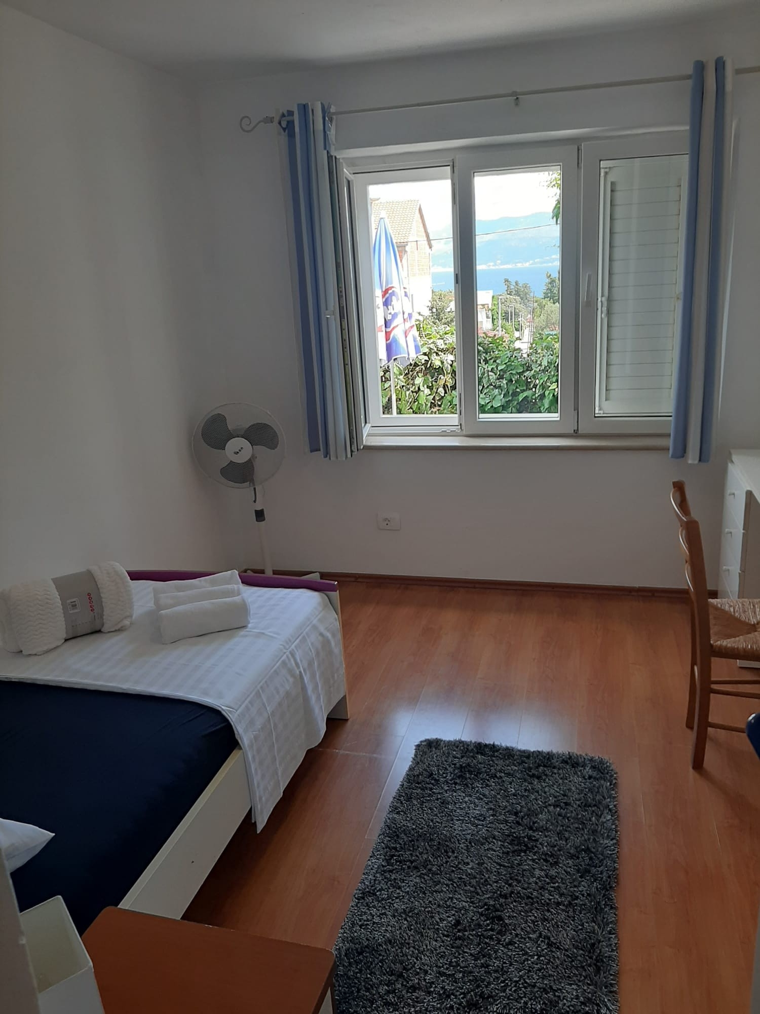 Four bedroom apartment with terrace and sea view Supetar, Brač  A-a