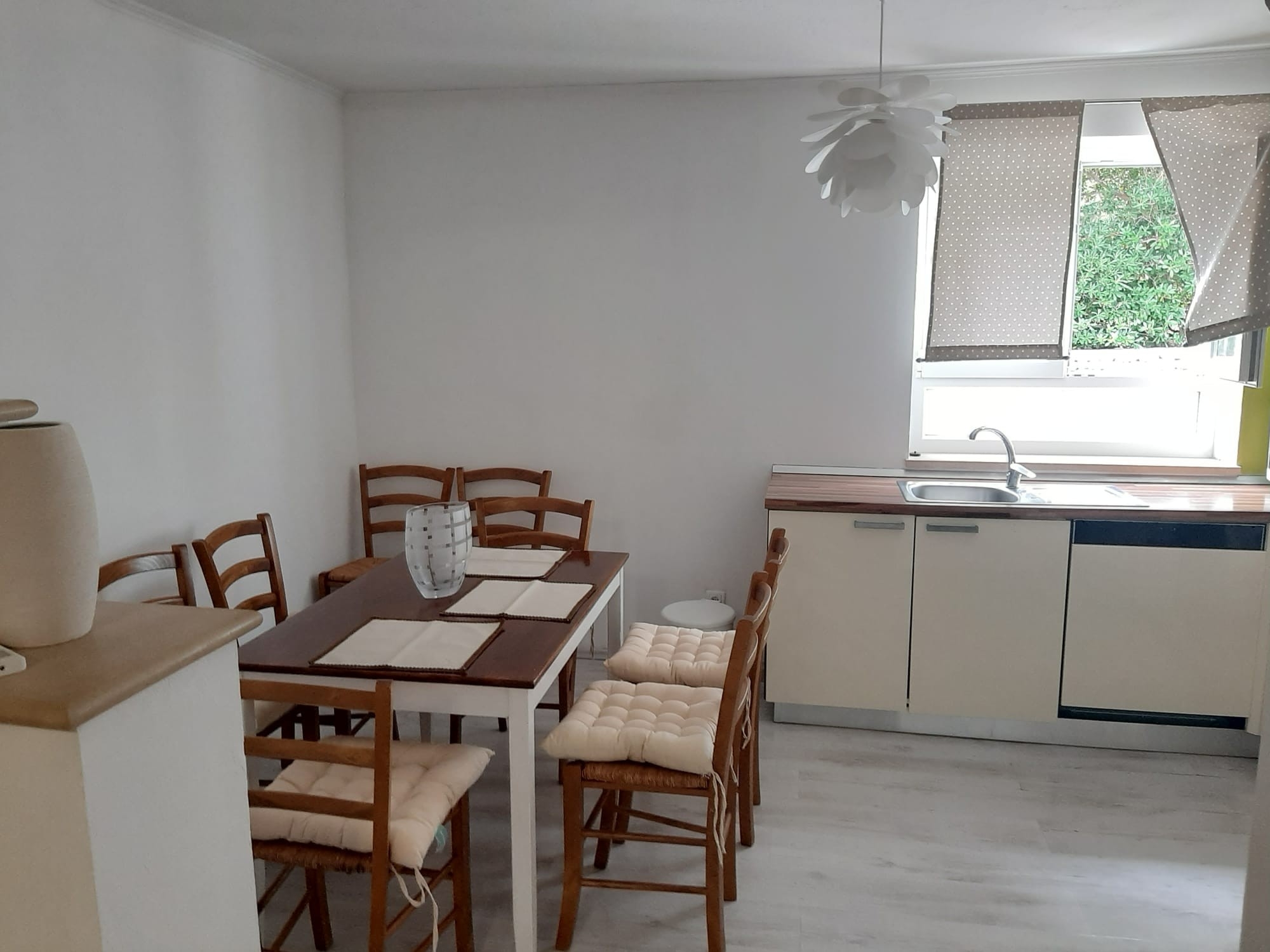 Four bedroom apartment with terrace and sea view Supetar, Brač  A-a