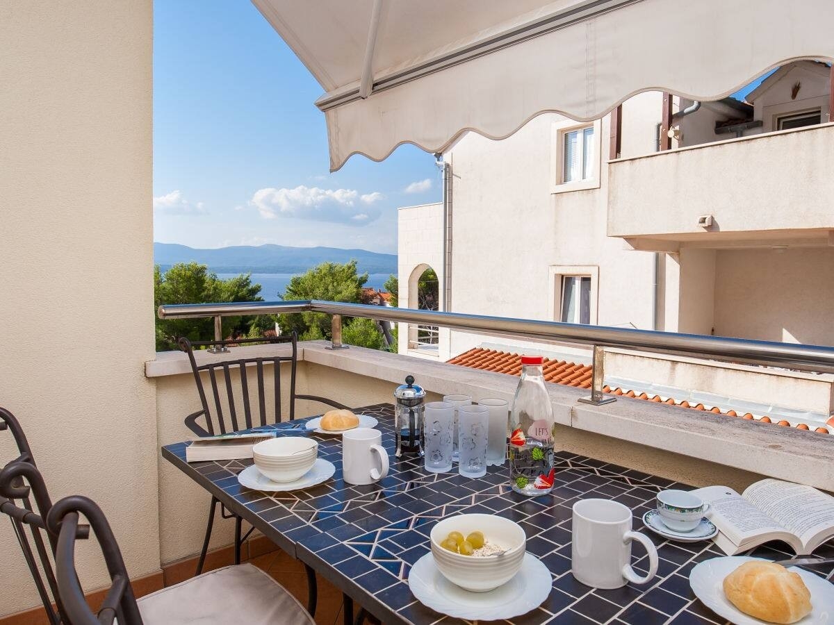 Jednosobni apartman s balkonom i pogledom na more Bol, Brač  A-a