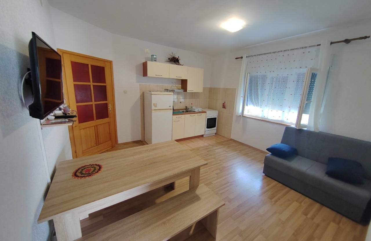 One bedroom apartment near beach Supetarska Draga - Donja, Rab (A-23377-b)