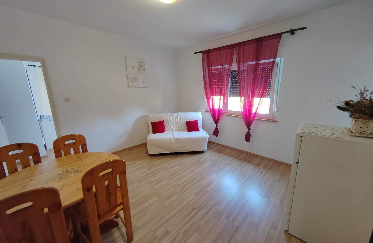 One bedroom apartment near beach Supetarska Draga - Donja, Rab (A-23377-c)