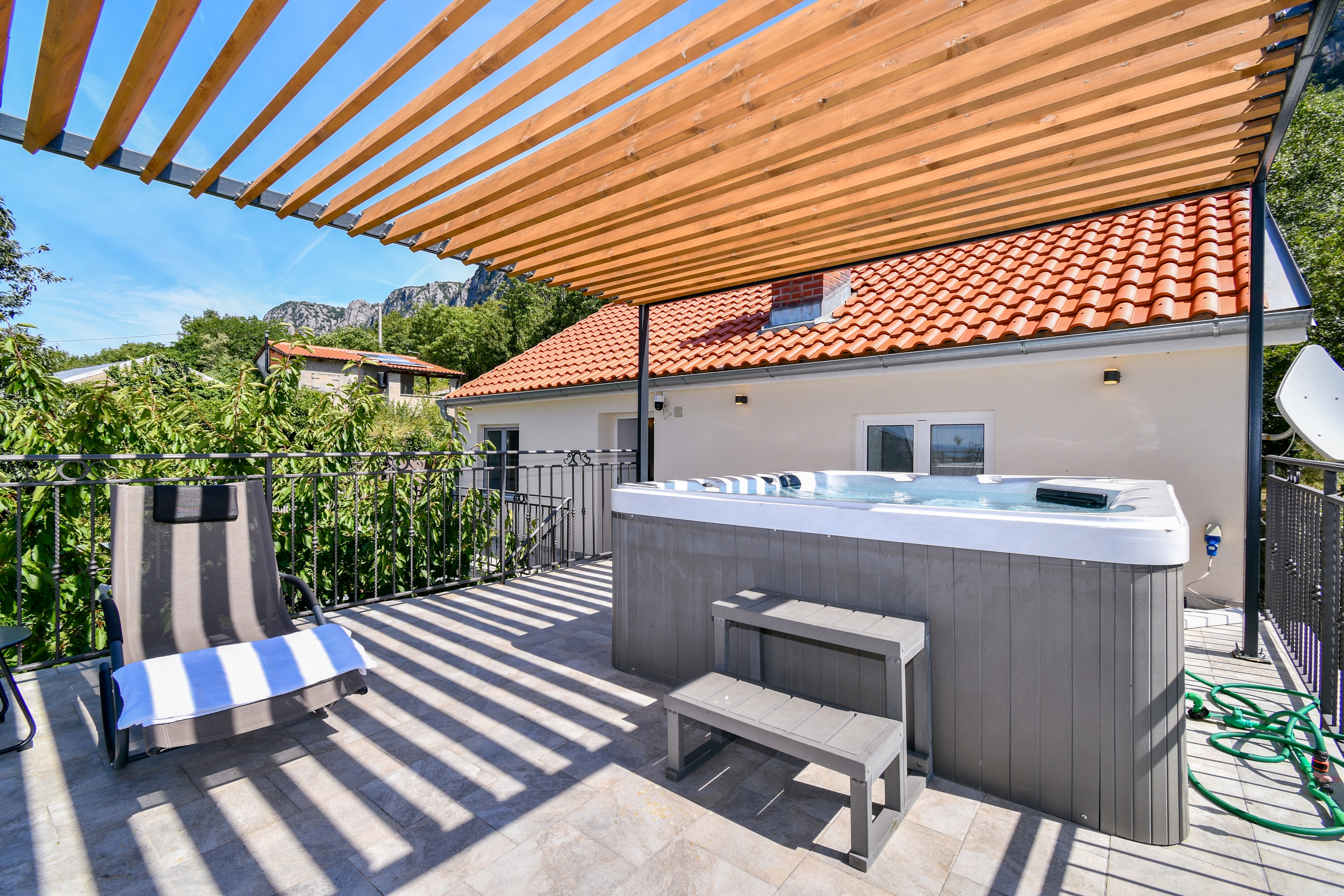 Two bedroom house with terrace and sea view Bribir, Novi Vinodolski  K