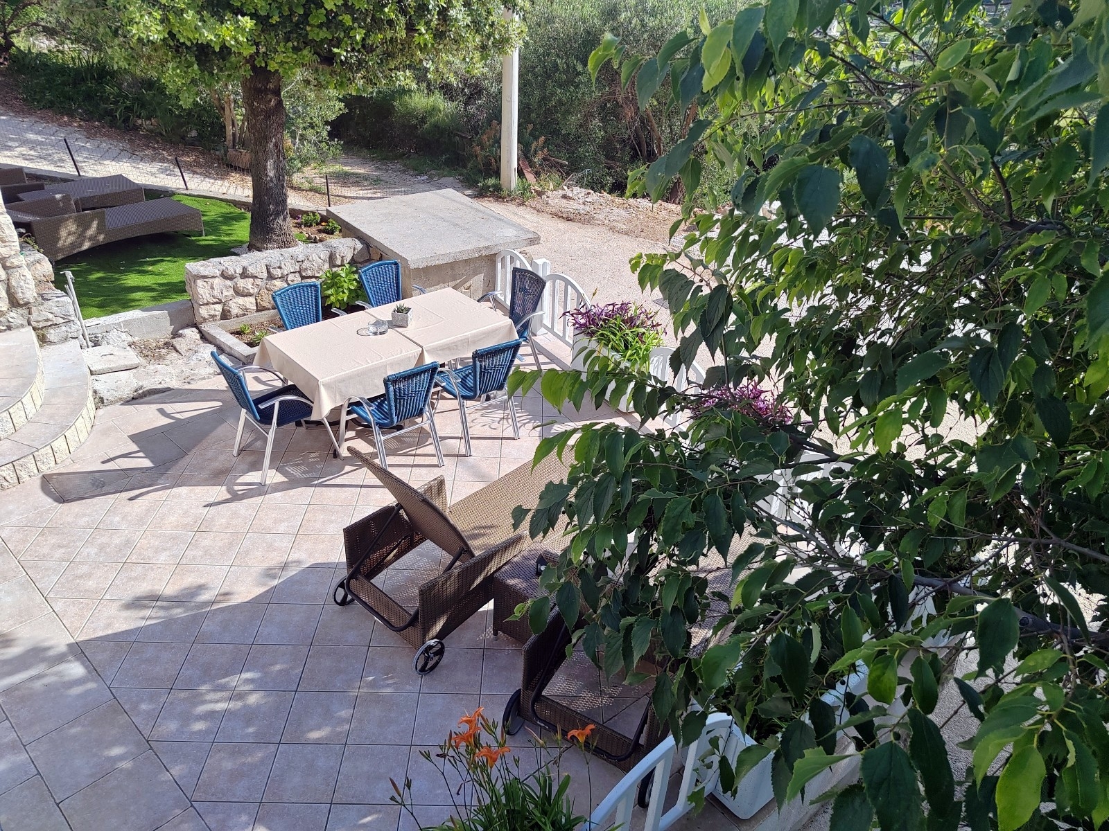 Two bedroom house with terrace and sea view Mundanije, Rab  K