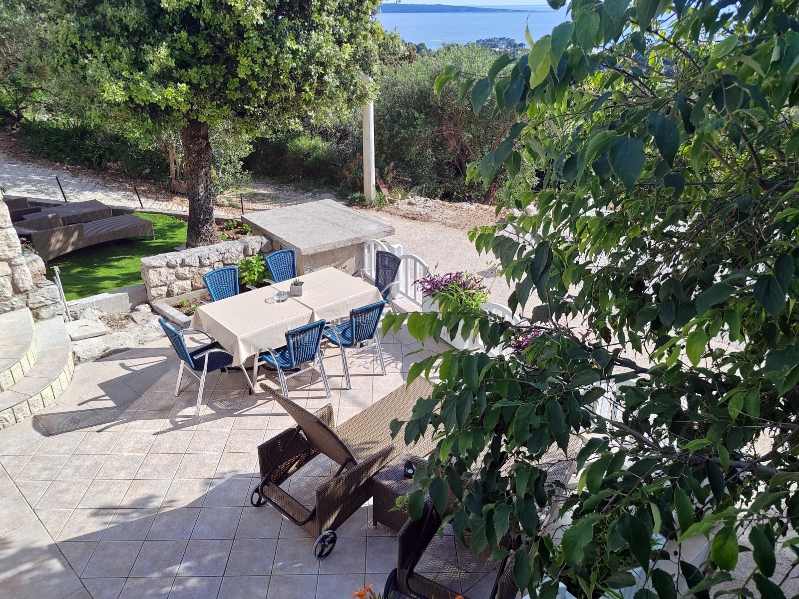 Two bedroom house with terrace and sea view Mundanije, Rab  K