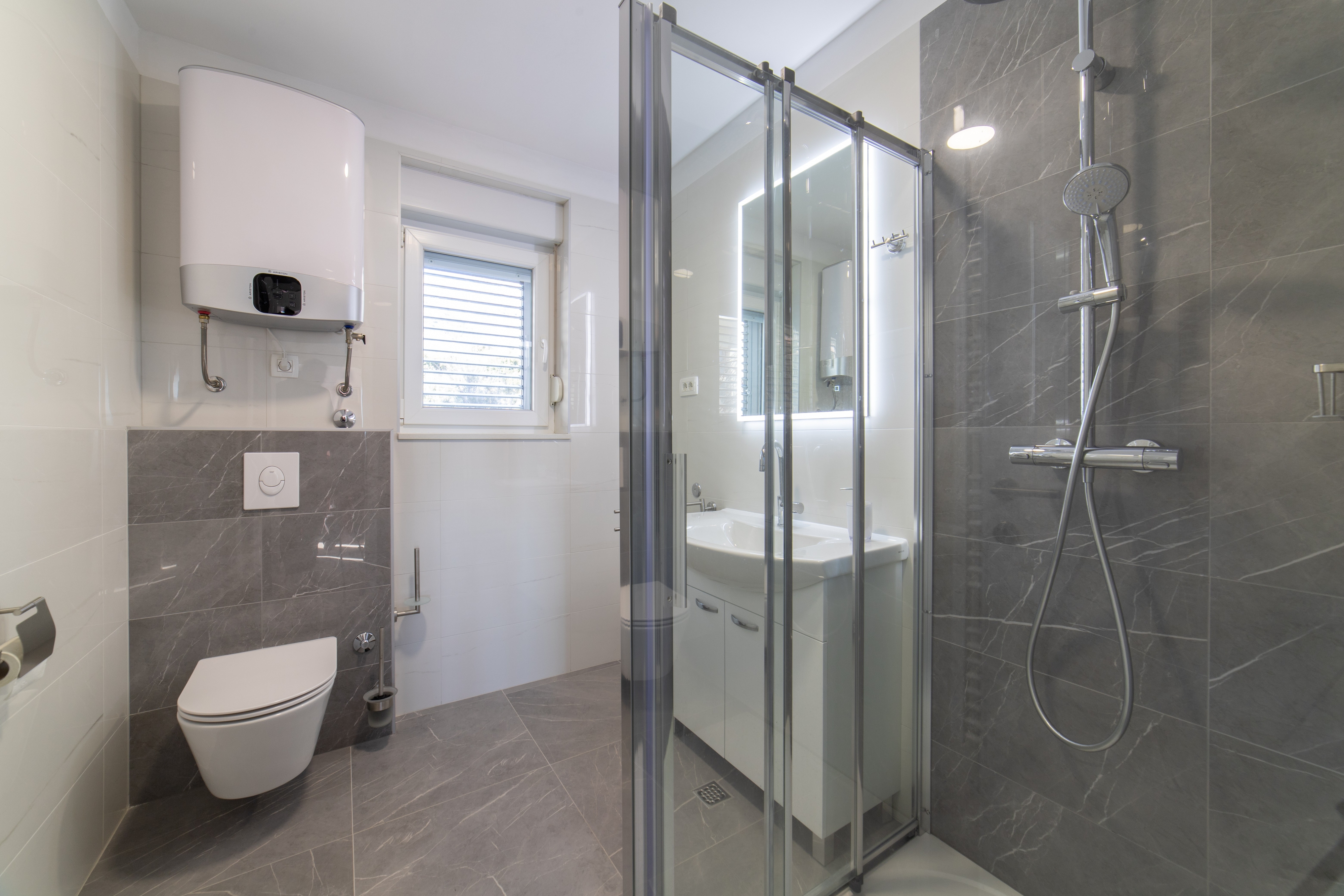 Two bedroom apartment with terrace and sea view Kaštel Kambelovac, Kaštela  A-a
