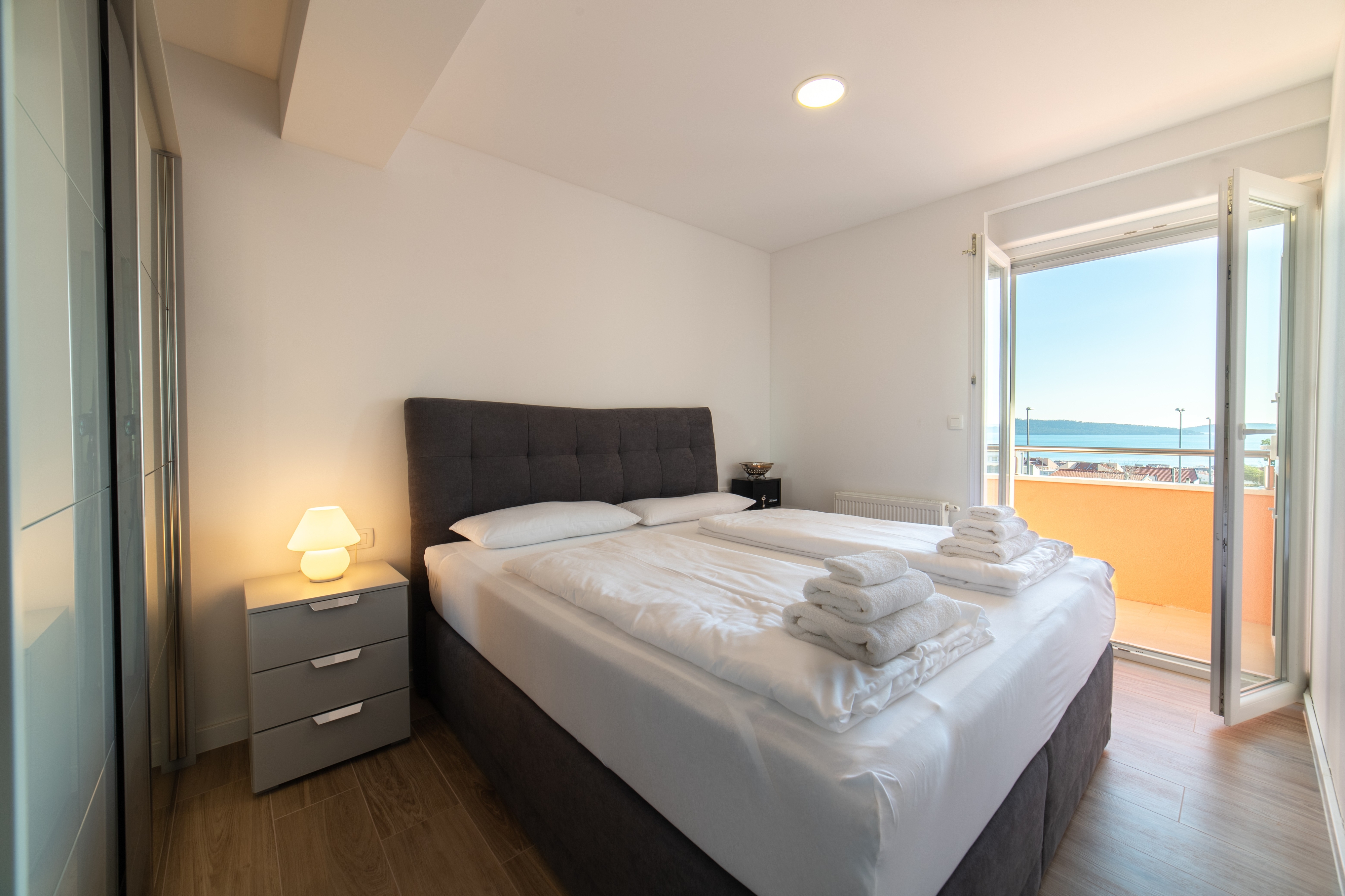Two bedroom apartment with terrace and sea view Kaštel Kambelovac, Kaštela  A-a