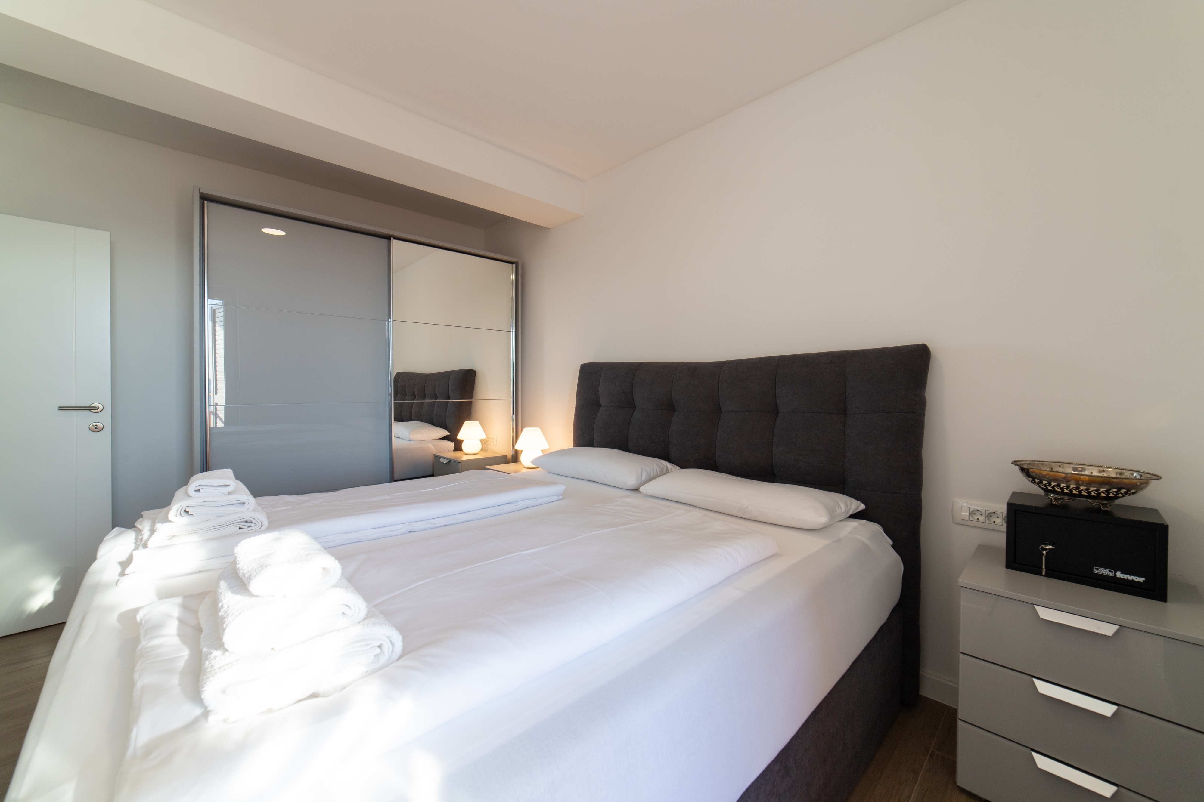 Two bedroom apartment with terrace and sea view Kaštel Kambelovac, Kaštela  A-a