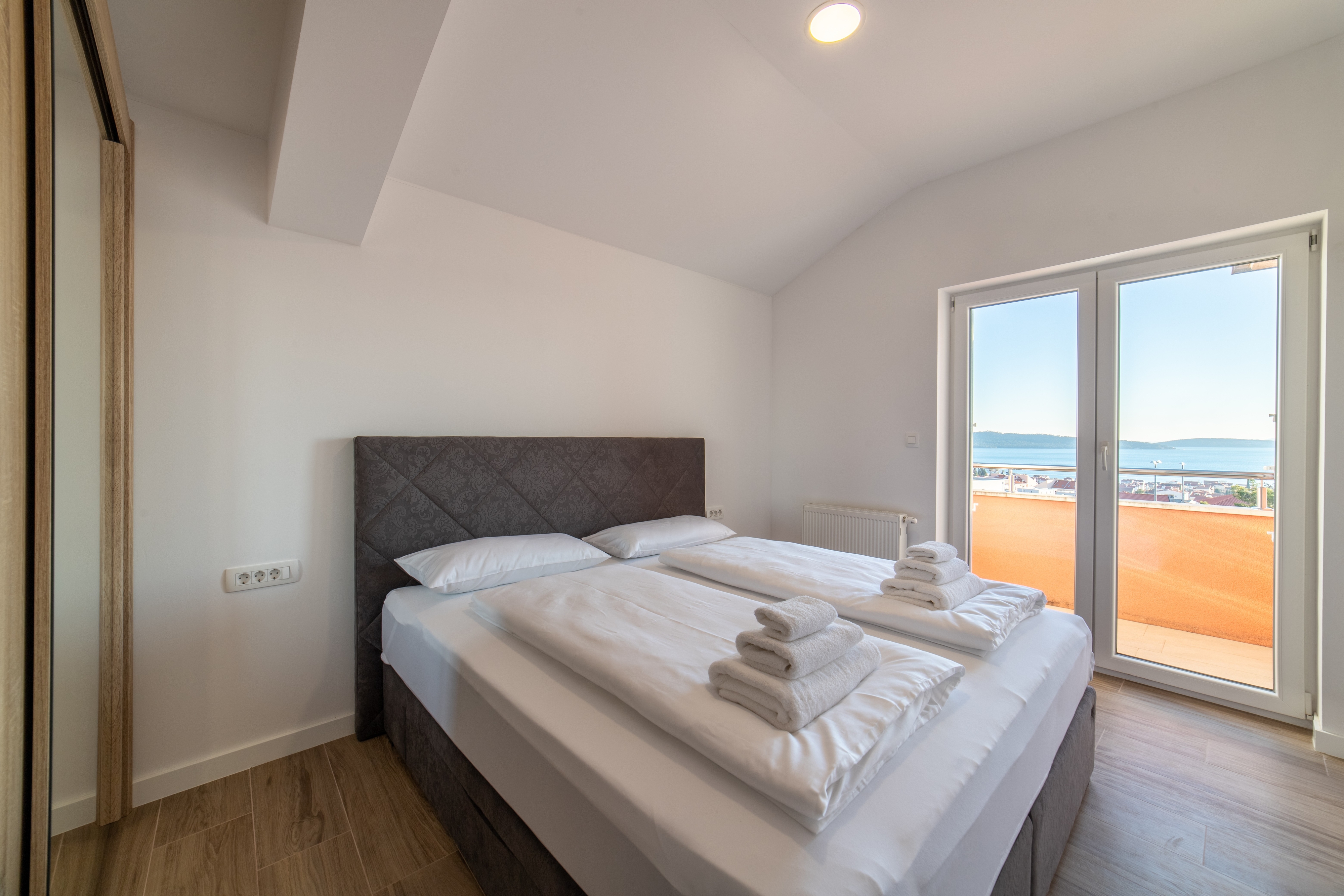 Two bedroom apartment with terrace and sea view Kaštel Kambelovac, Kaštela  A-b