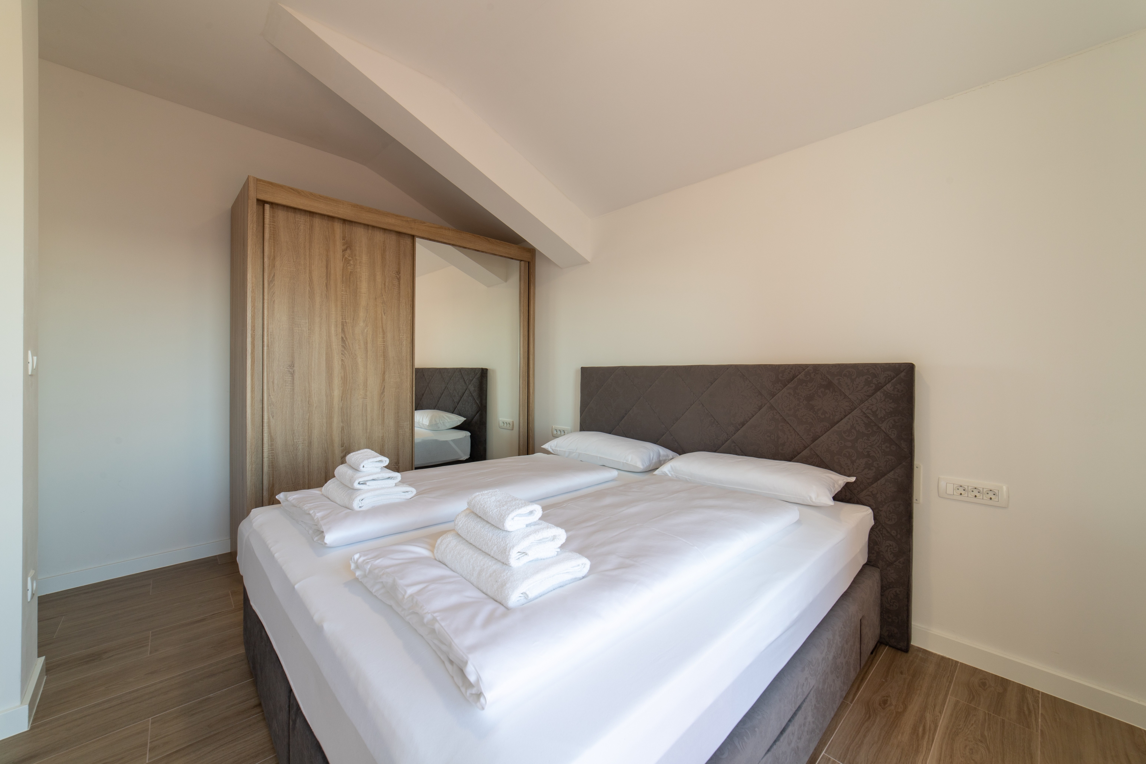 Two bedroom apartment with terrace and sea view Kaštel Kambelovac, Kaštela  A-b