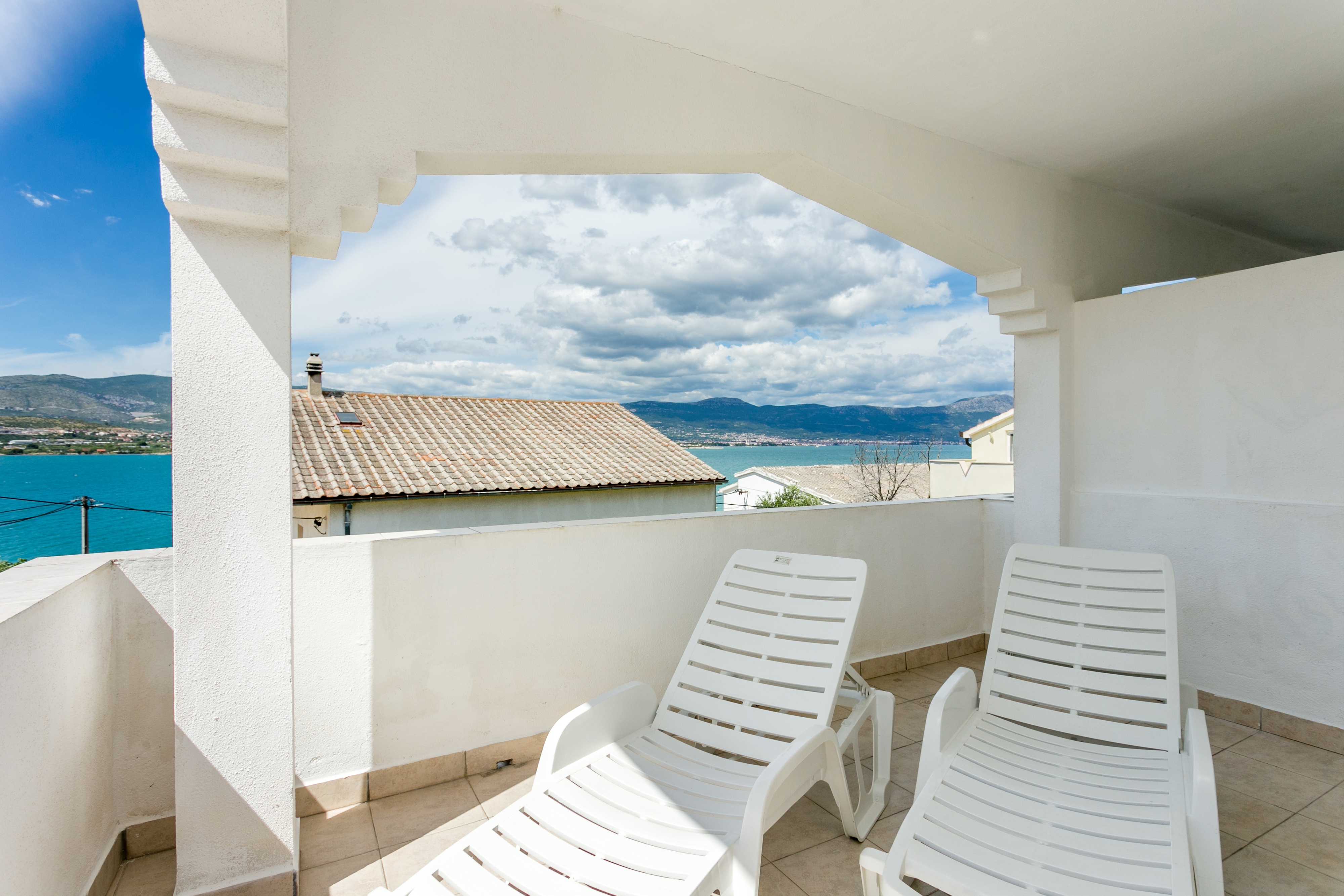 One bedroom apartment with terrace and sea view Mastrinka, Čiovo  A-b