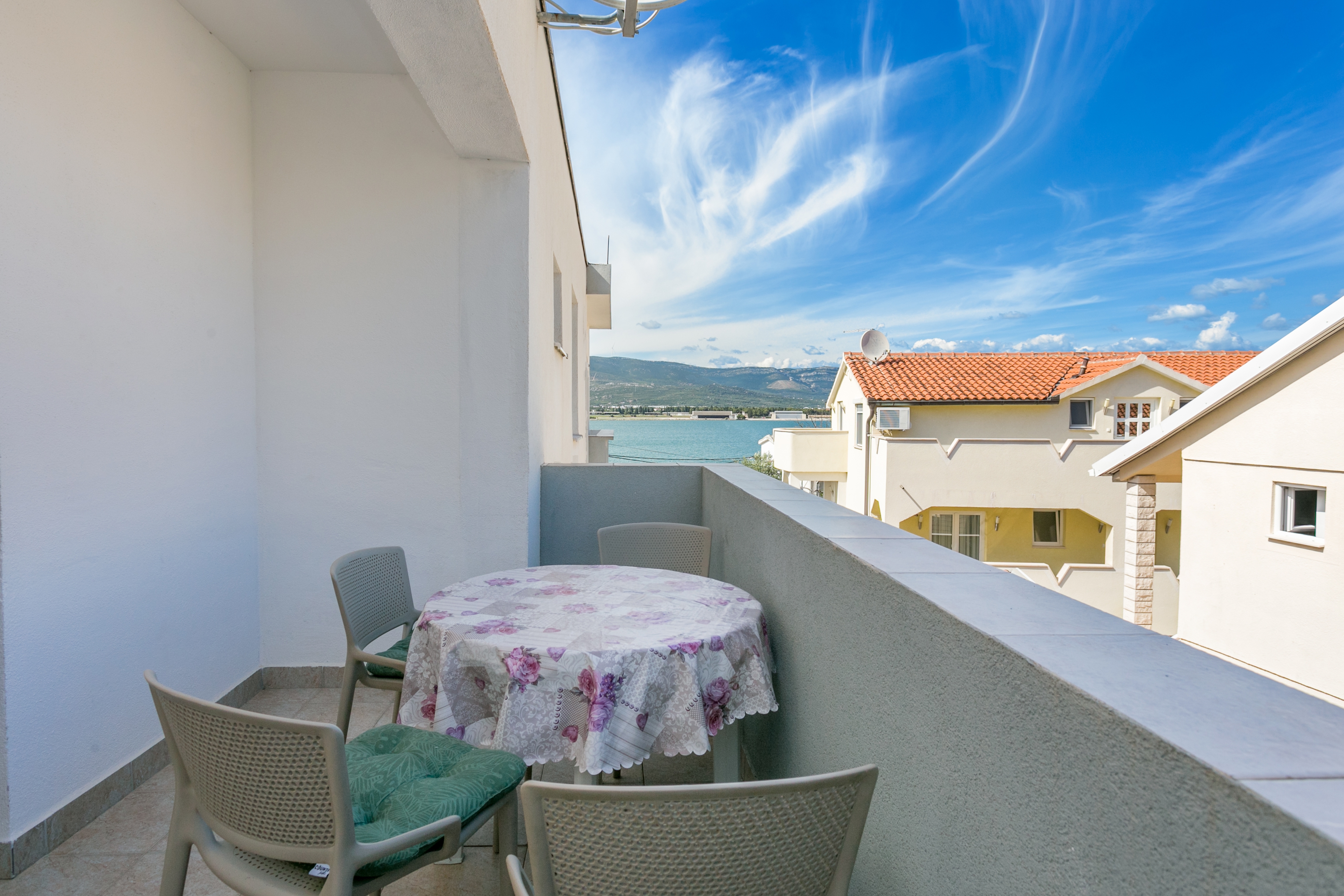 One bedroom apartment with terrace and sea view Mastrinka, Čiovo  A-d