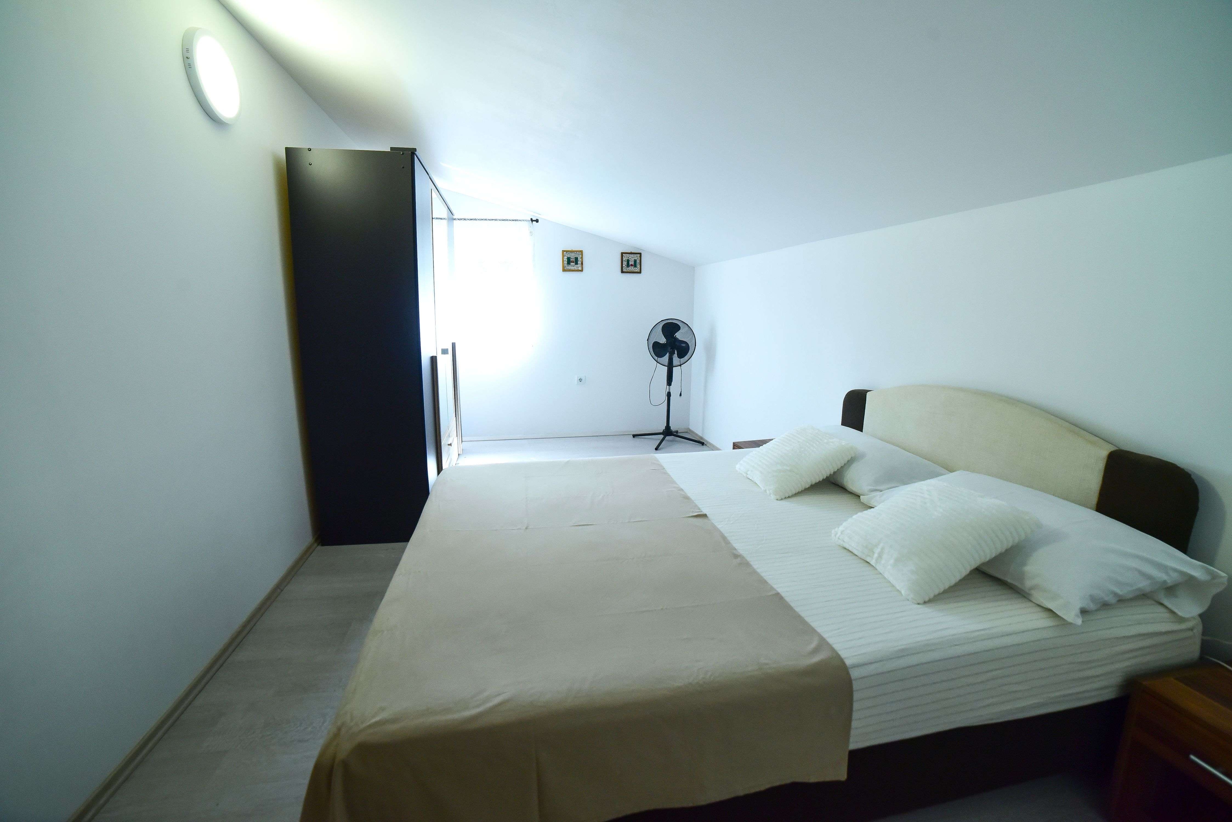 Two bedroom apartment with balcony Sinj, Zagora  A-a