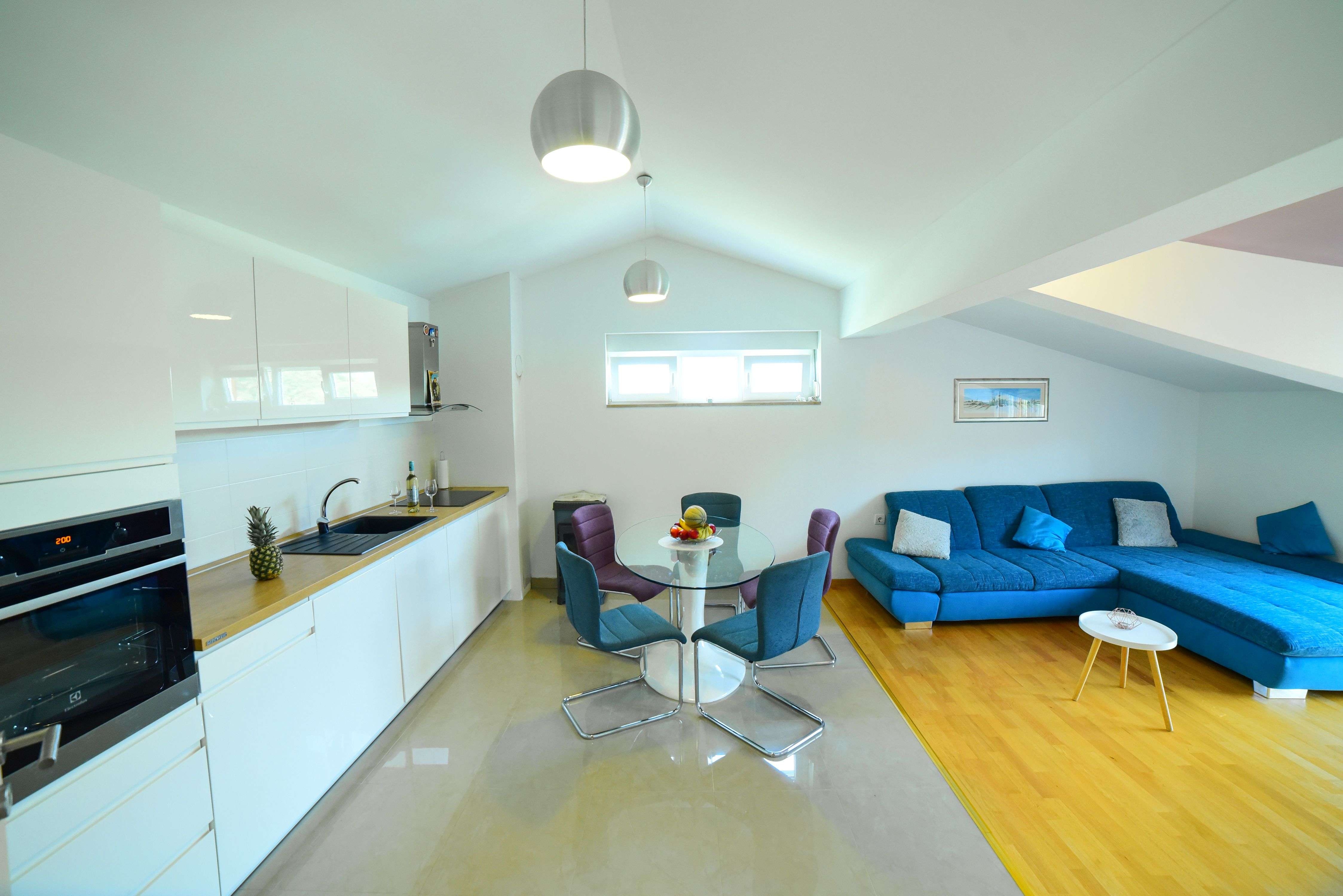 Two bedroom apartment with balcony Sinj, Zagora (A-23403-a)