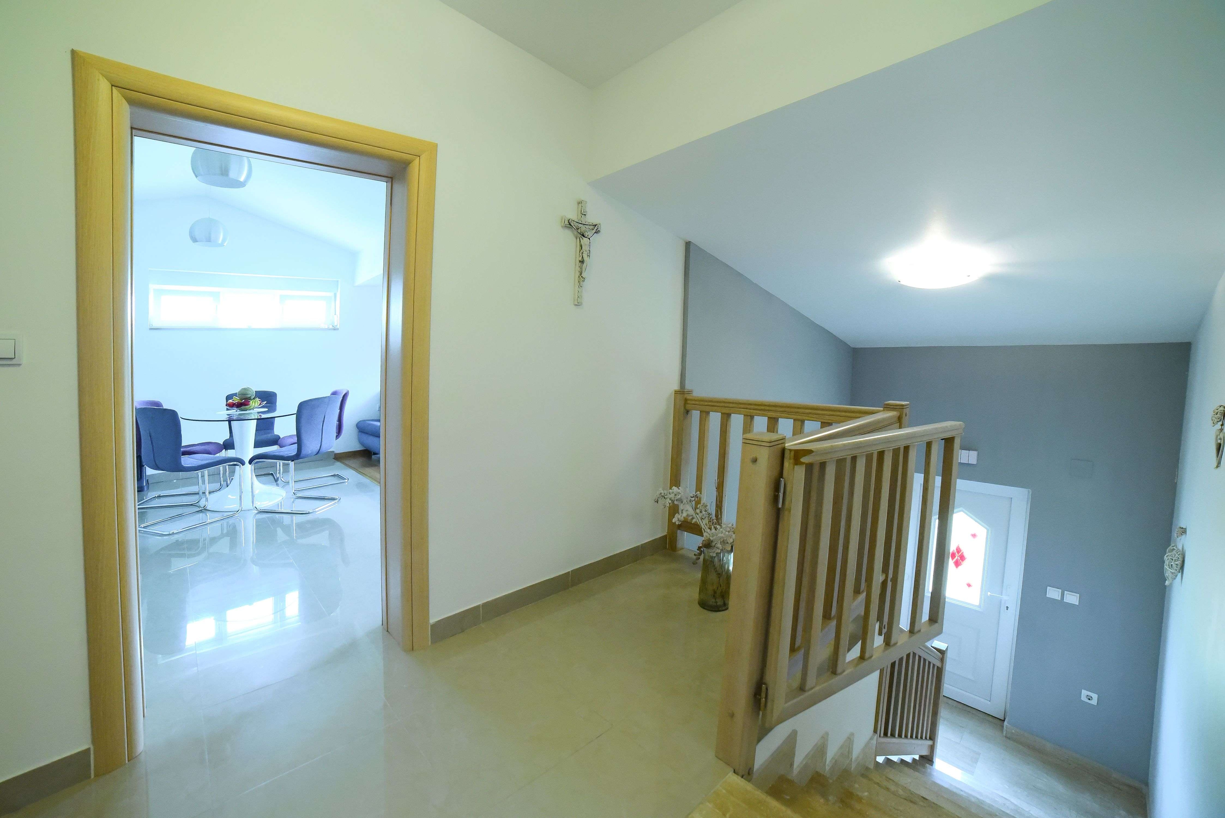 Two bedroom apartment with balcony Sinj, Zagora  A-a