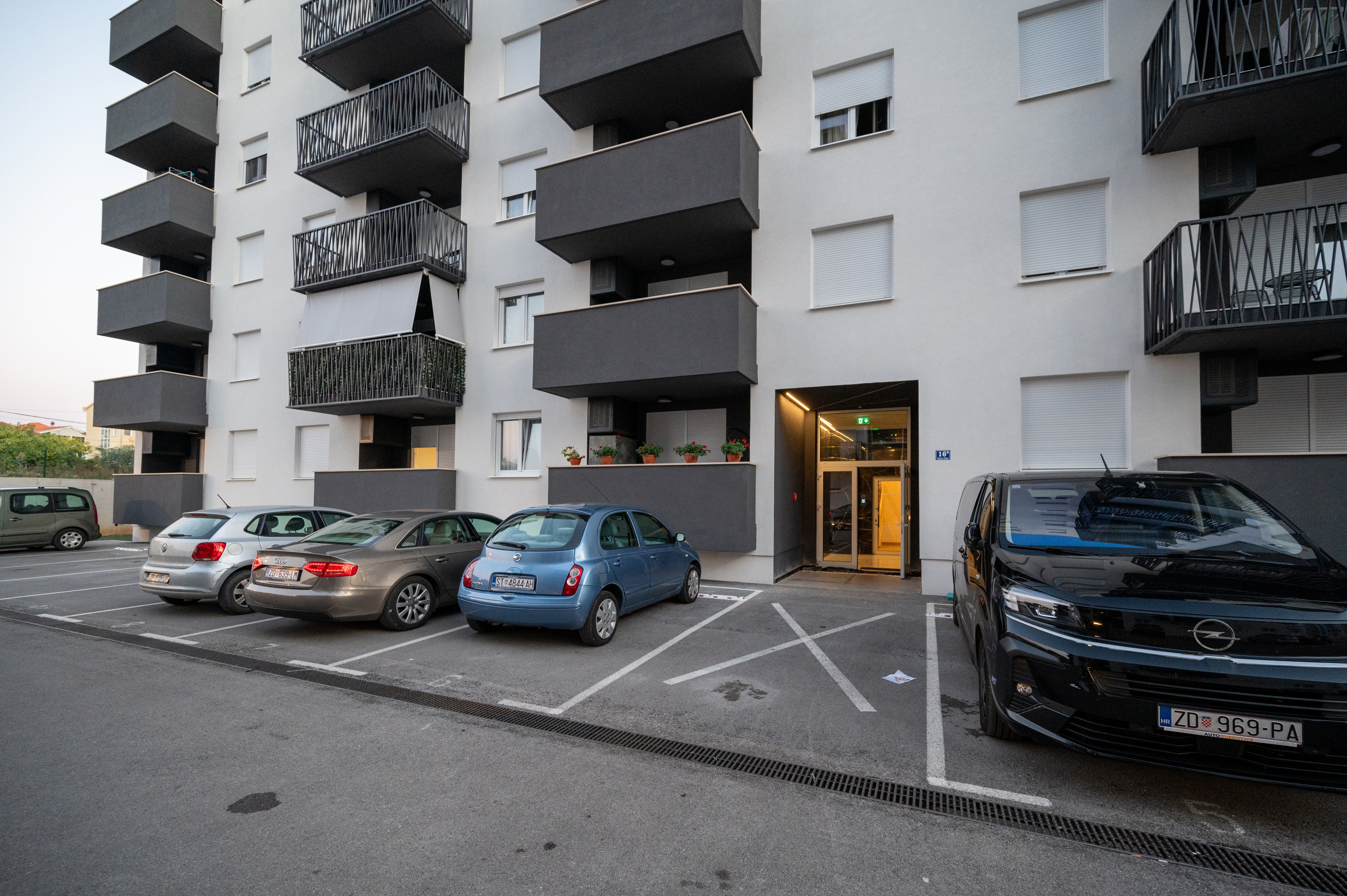 One bedroom apartment with terrace Zadar (A-23405-a)