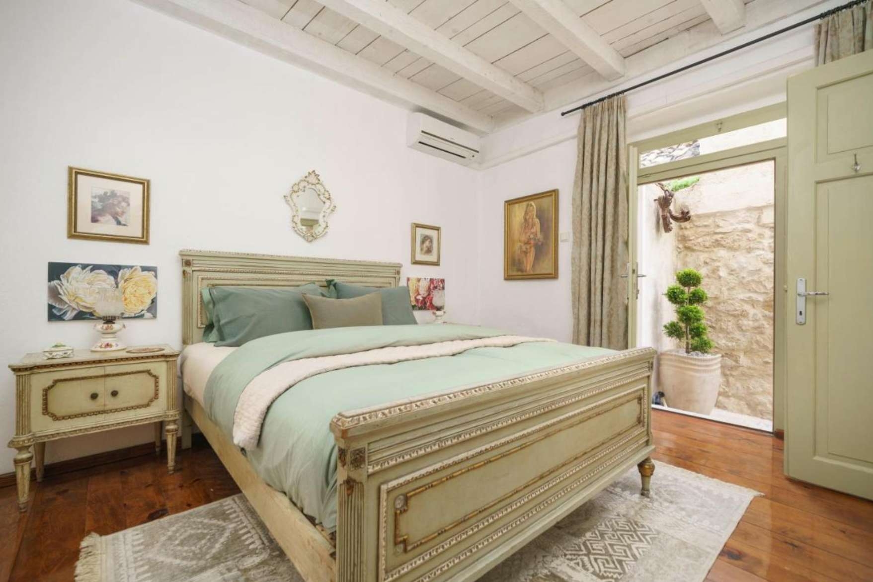 Four bedroom house with terrace and sea view Zaton, Krka  K