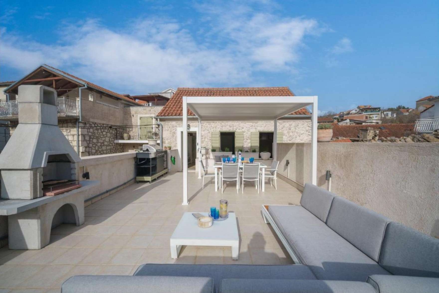 Four bedroom house with terrace and sea view Zaton, Krka  K