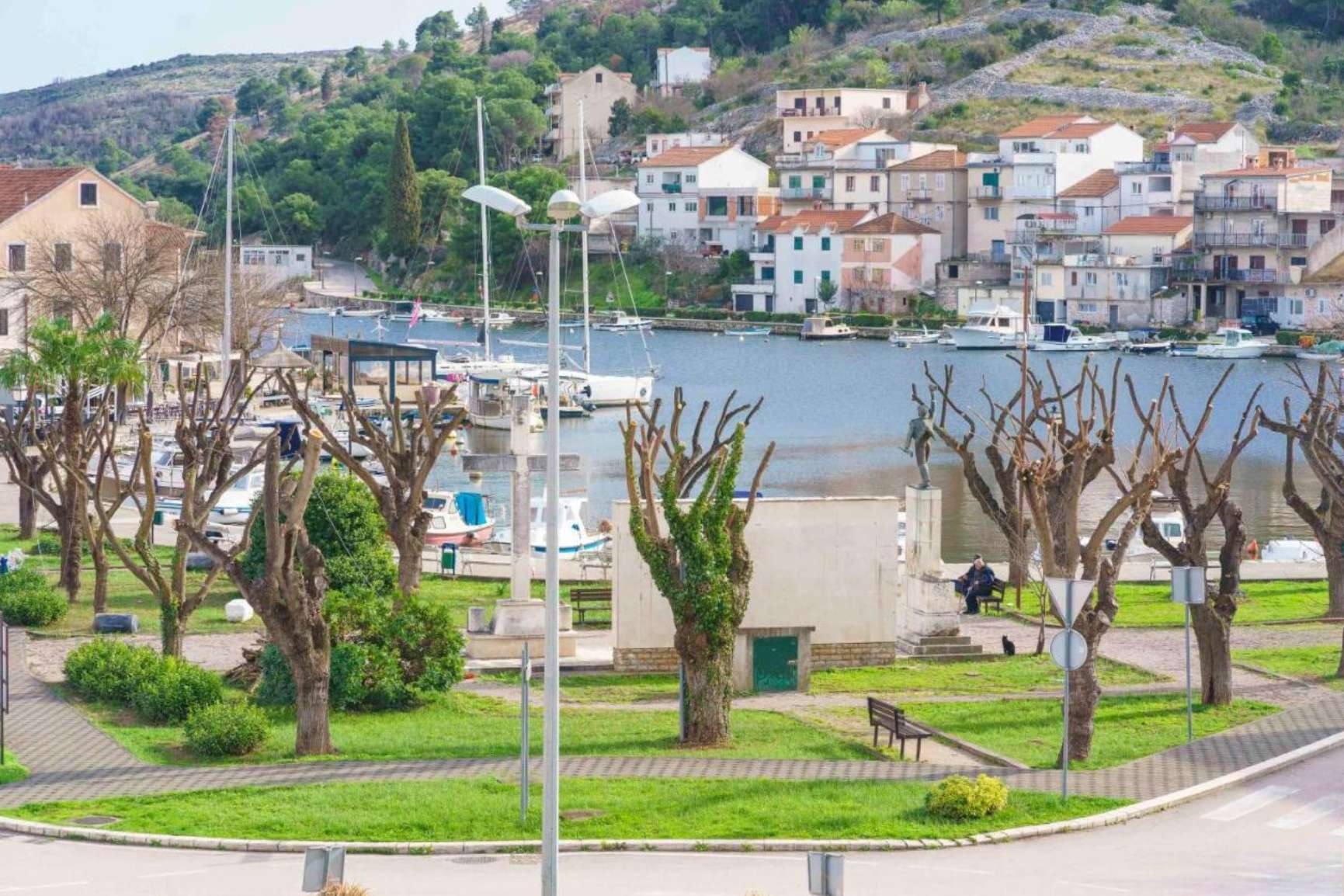 Four bedroom house with terrace and sea view Zaton, Krka  K