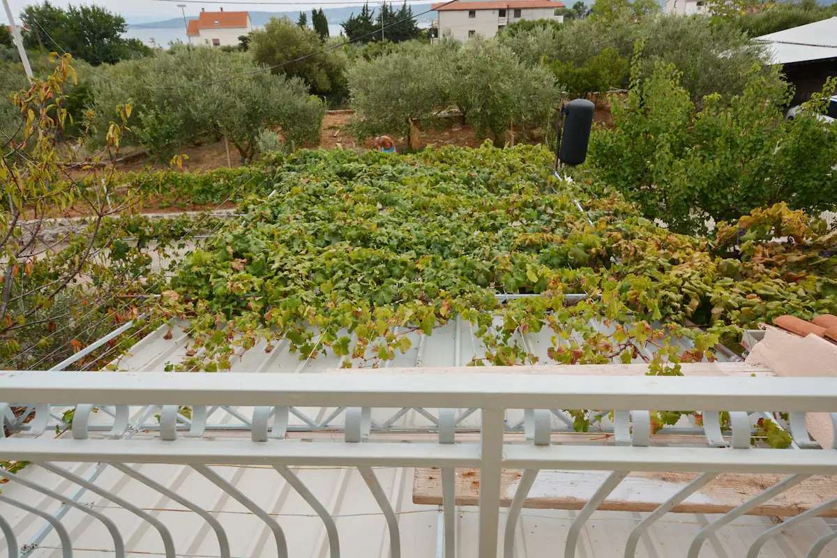 Three bedroom house with balcony and sea view Kaštel Štafilić, Kaštela  K