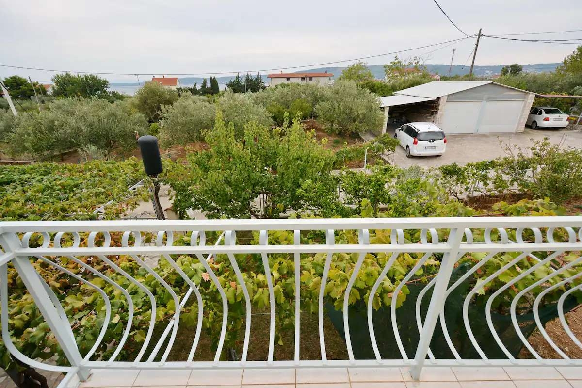 Three bedroom house with balcony and sea view Kaštel Štafilić, Kaštela  K