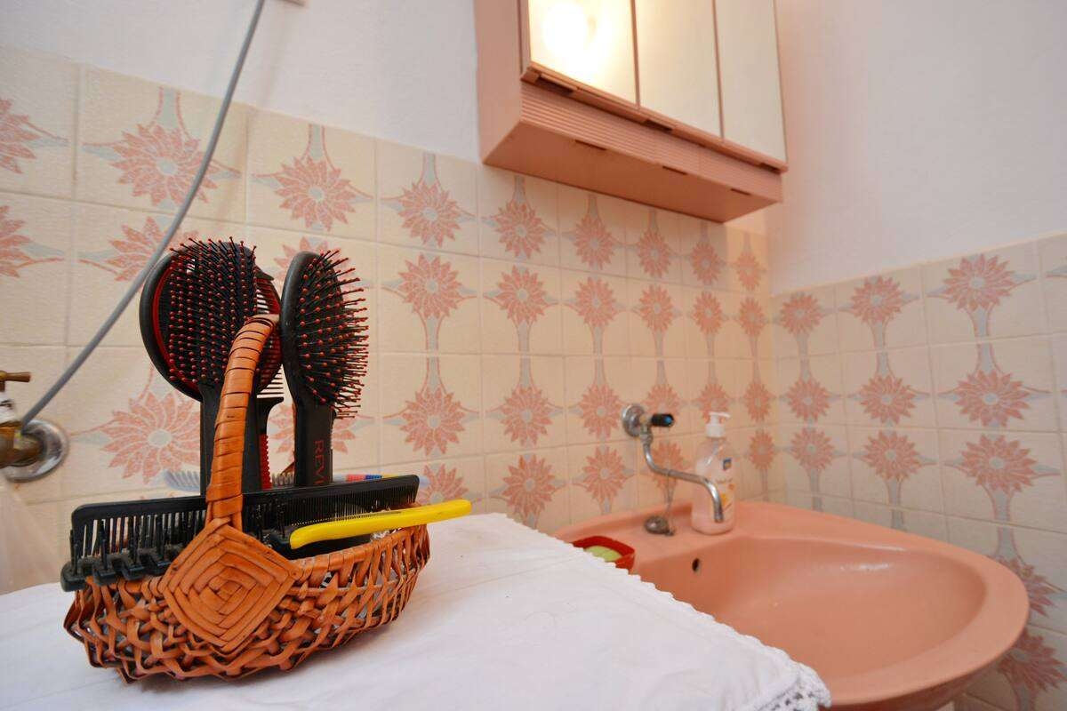 Three bedroom house with balcony and sea view Kaštel Štafilić, Kaštela  K