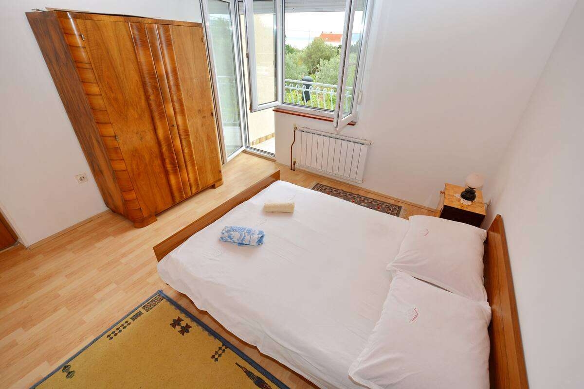 Three bedroom house with balcony and sea view Kaštel Štafilić, Kaštela  K