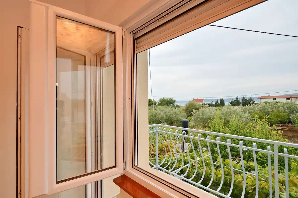 Three bedroom house with balcony and sea view Kaštel Štafilić, Kaštela  K