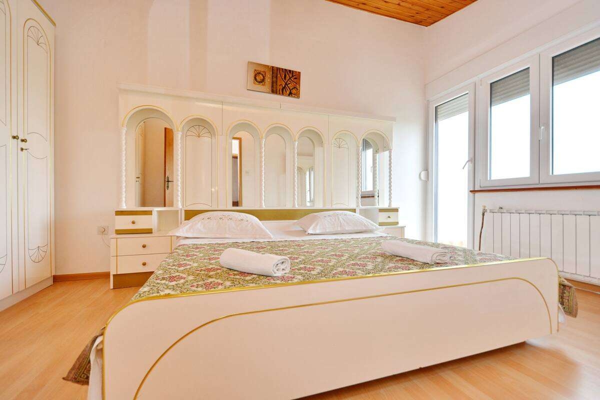 Three bedroom house with balcony and sea view Kaštel Štafilić, Kaštela  K