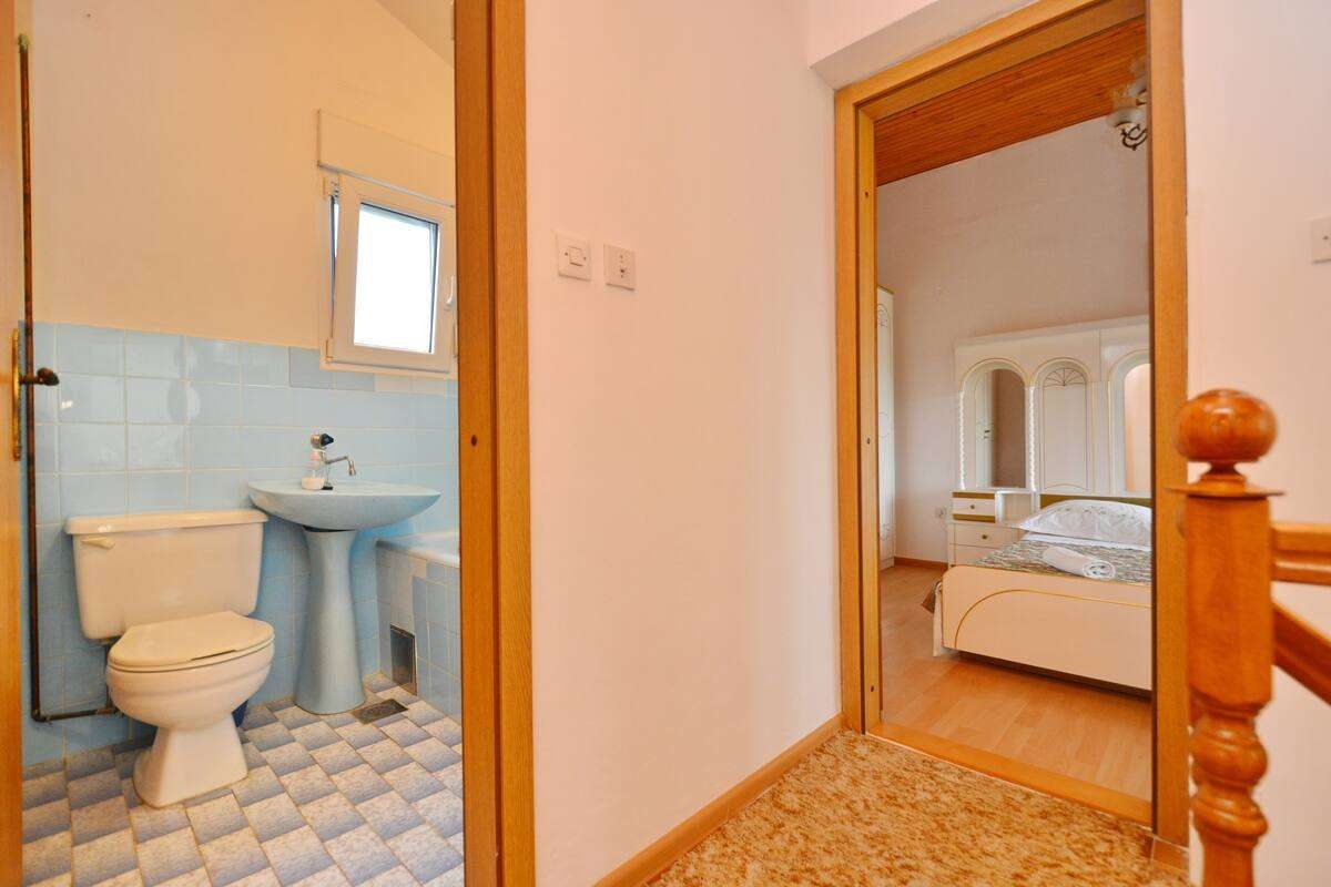 Three bedroom house with balcony and sea view Kaštel Štafilić, Kaštela  K