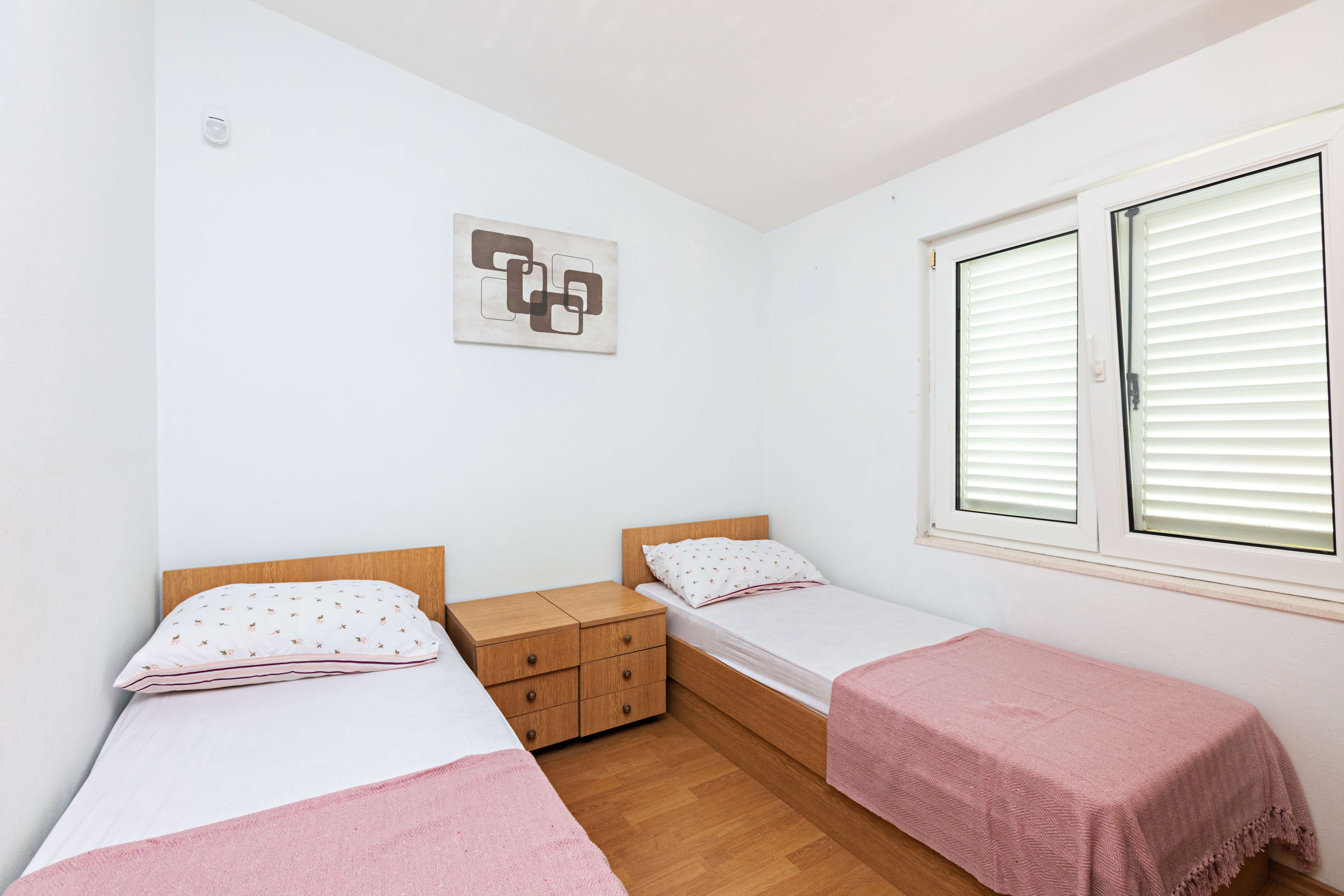 Two bedroom apartment near beach Rogoznica  A-a