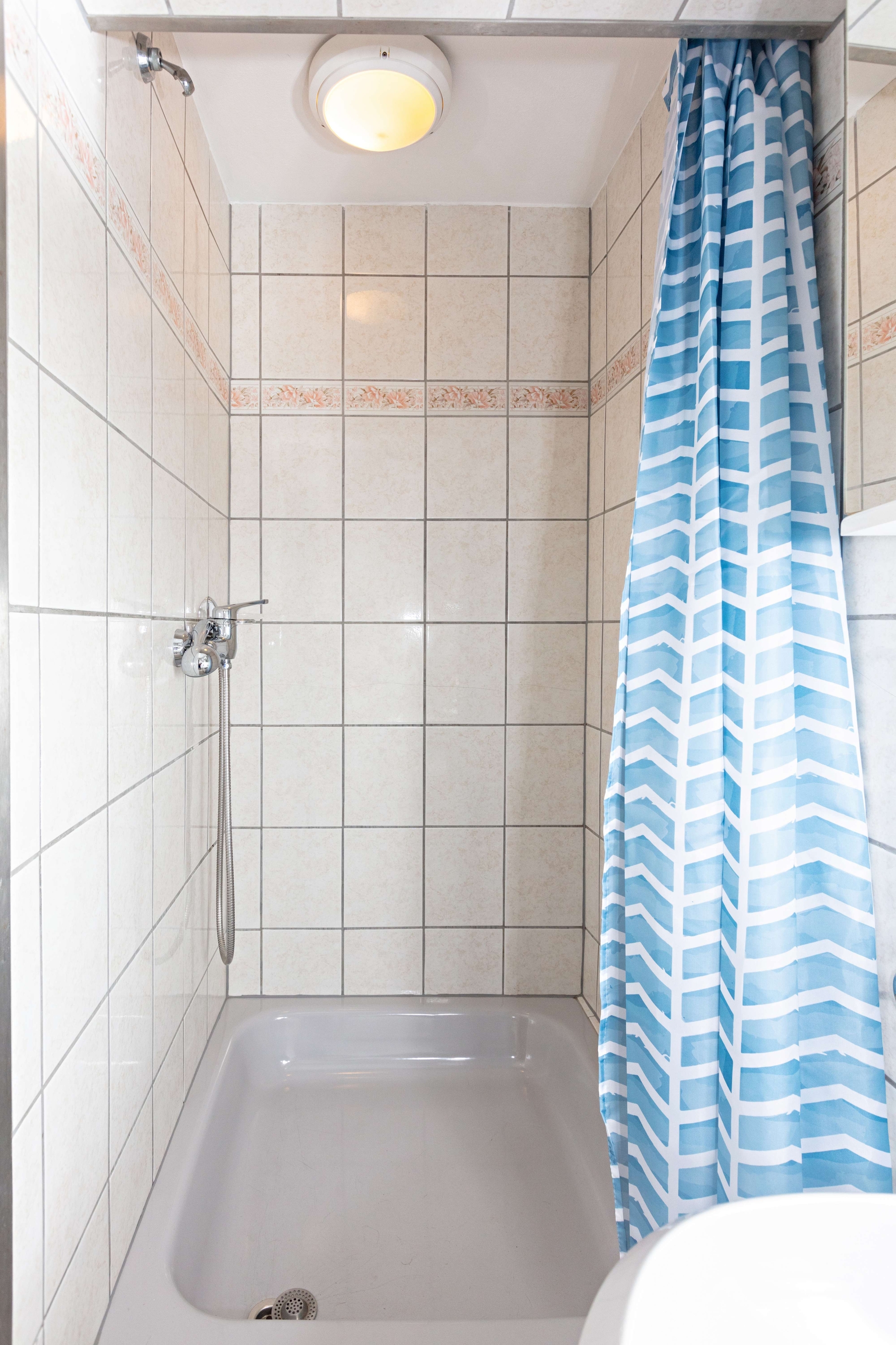 One bedroom apartment near beach Rogoznica  A-b