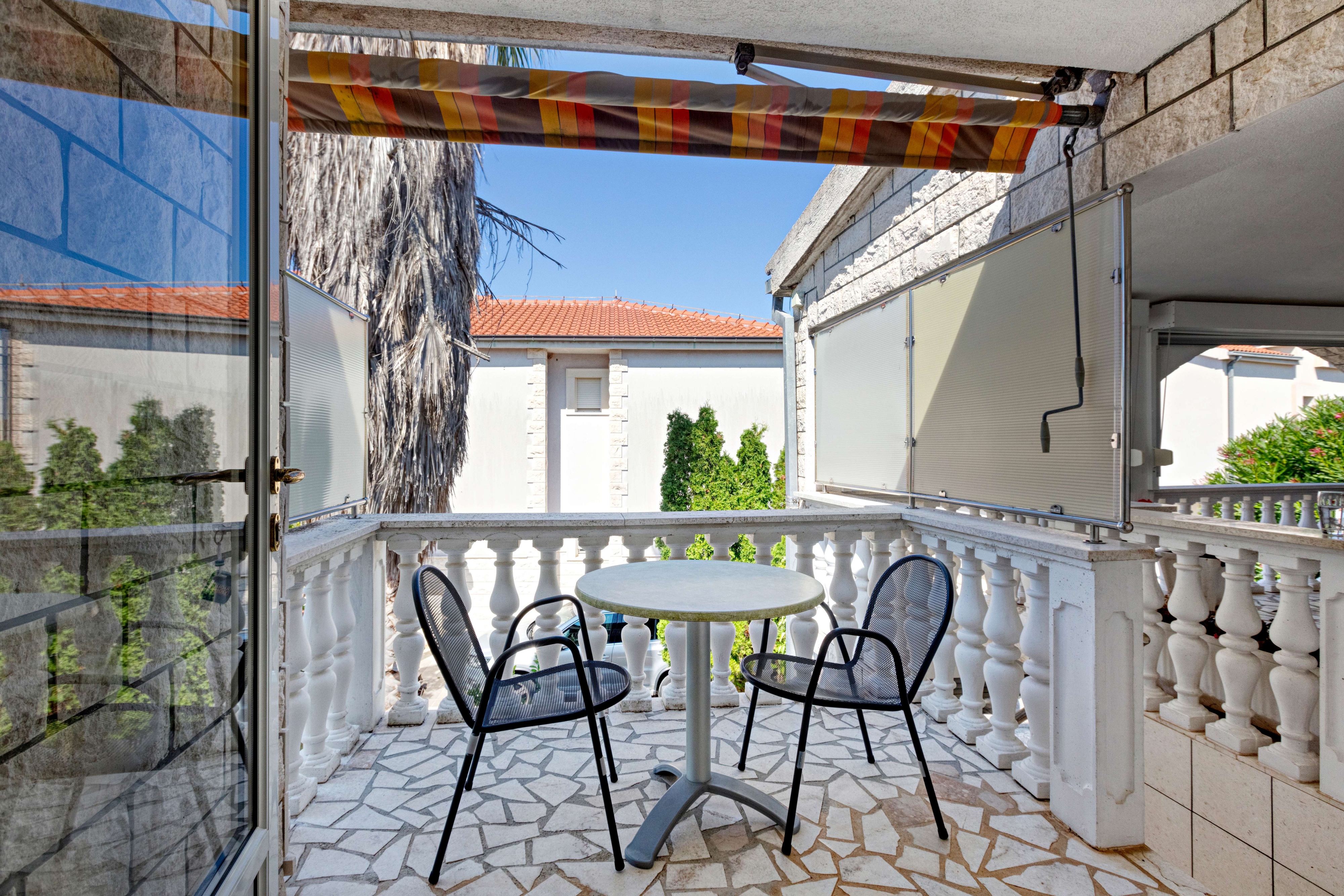 One bedroom apartment near beach Rogoznica  A-b