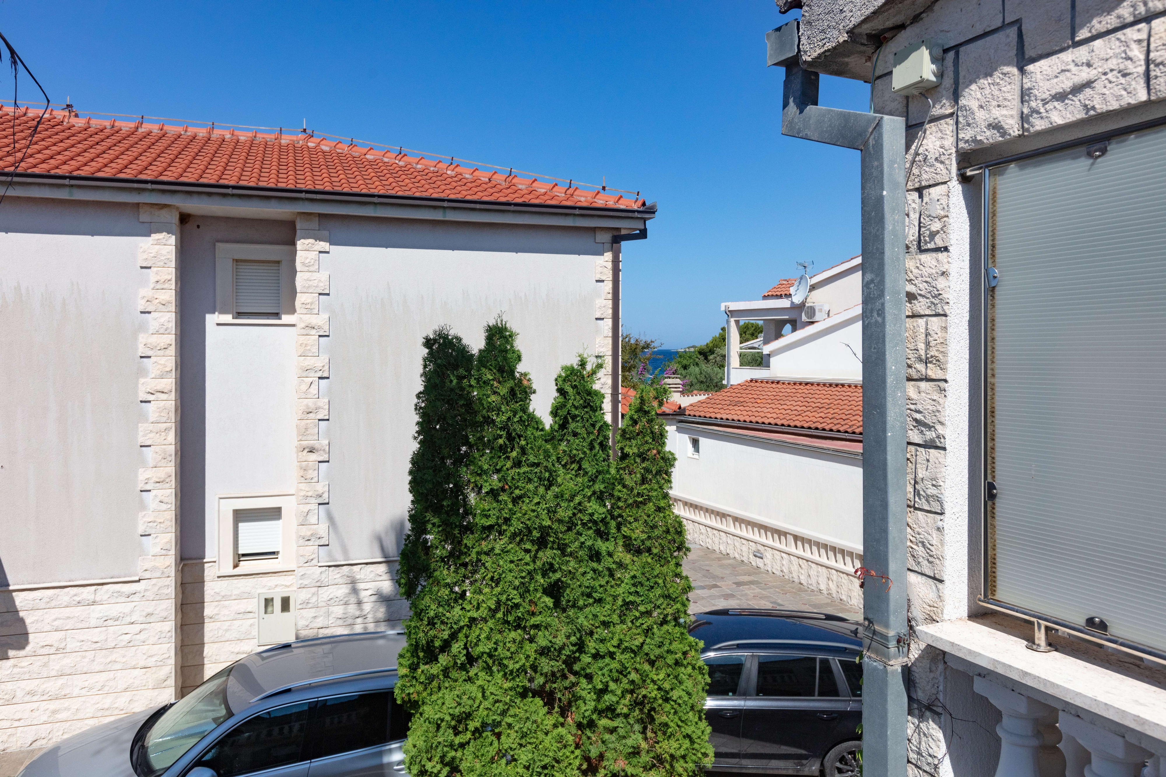 One bedroom apartment near beach Rogoznica  A-b