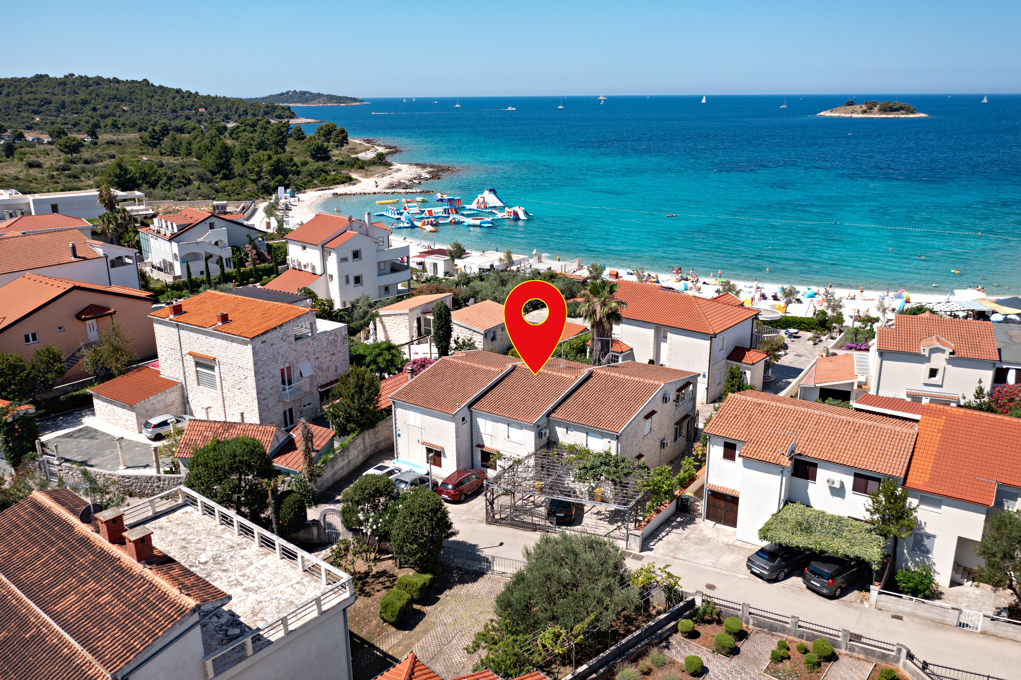 Two bedroom apartment near beach Rogoznica (A-23414-a)