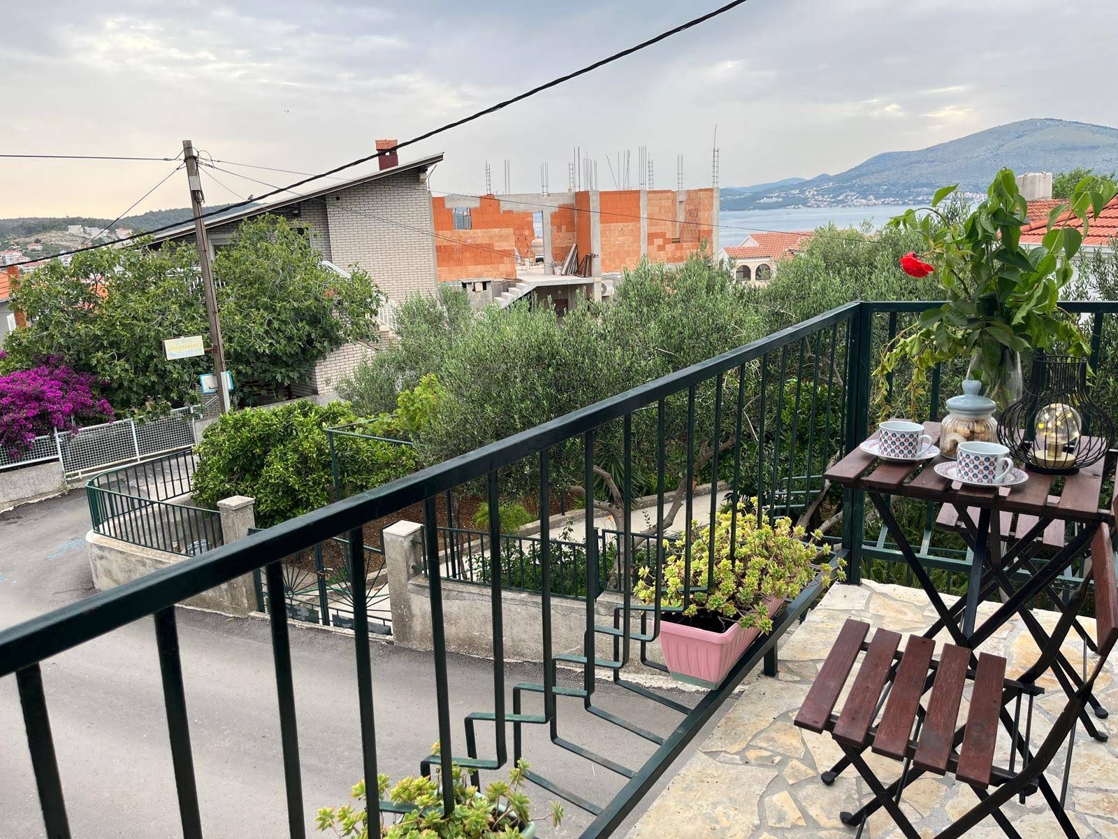 Two bedroom house with balcony and sea view Okrug Gornji, Čiovo  K
