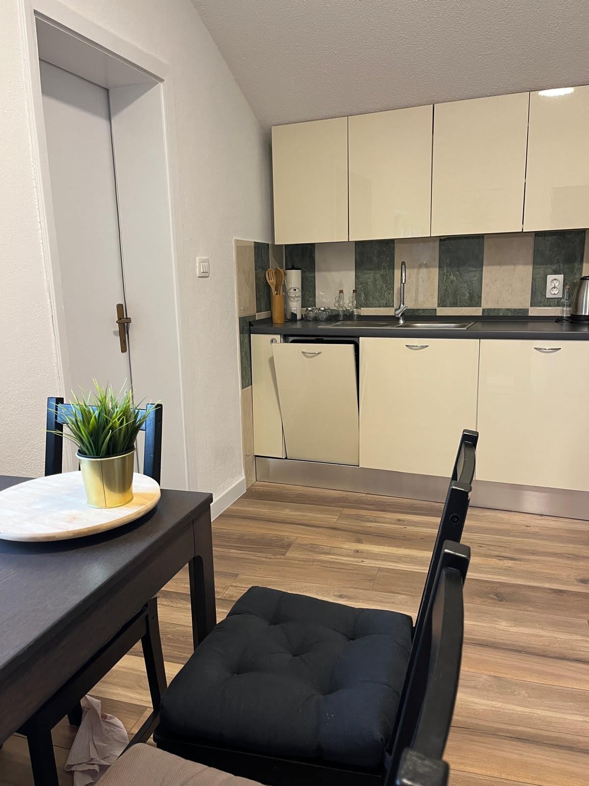 Two bedroom house with balcony and sea view Okrug Gornji, Čiovo  K