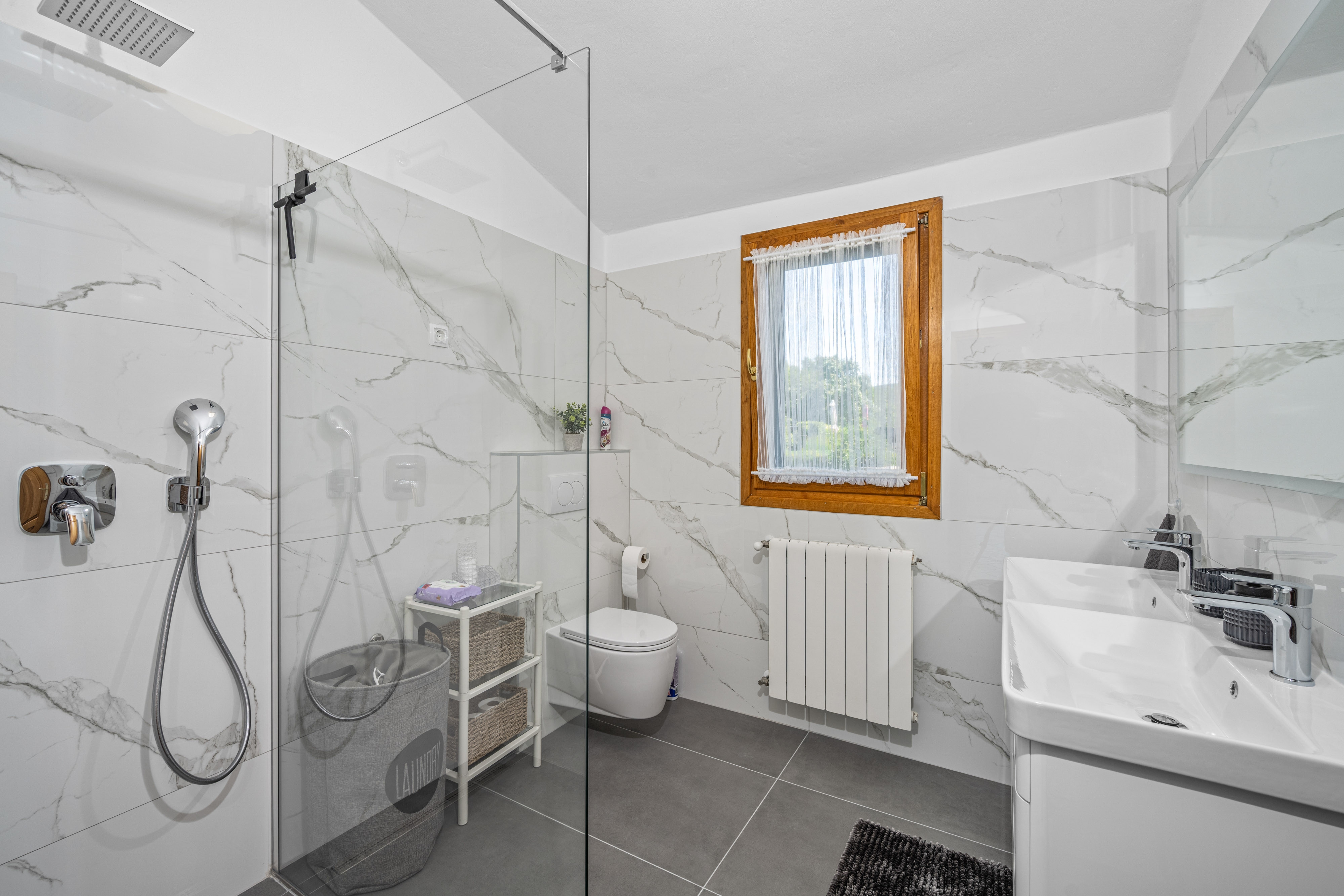 Three bedroom house with terrace Trget, Raša  K